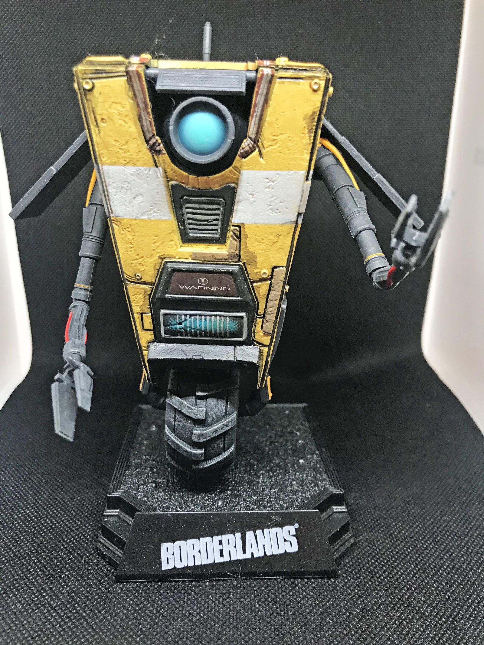 Apple iPhone 7 Plus sample photo. Borderlands, claptrap, video games photography