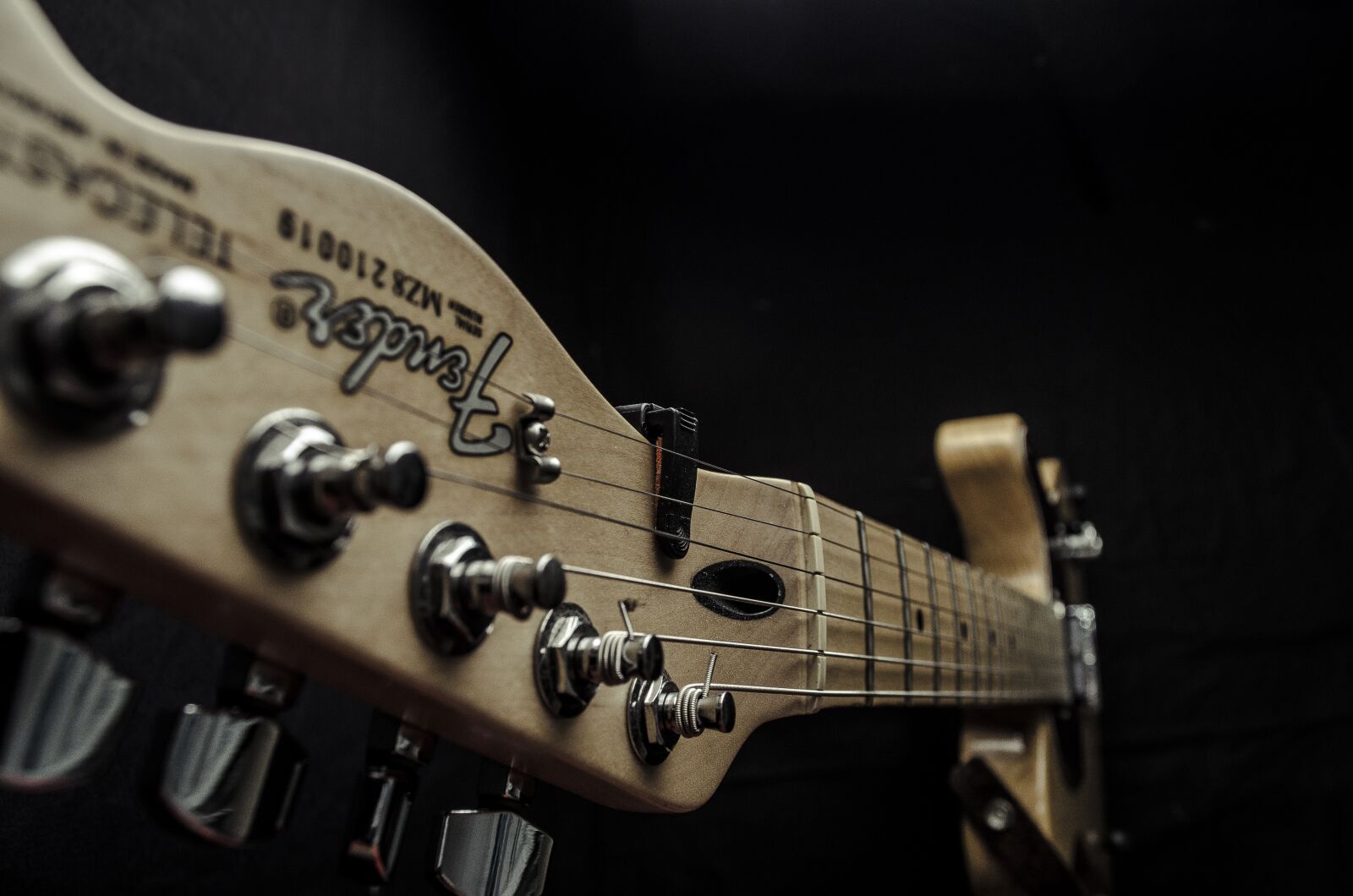 Nikon D5100 sample photo. Guitar, power, detail photography