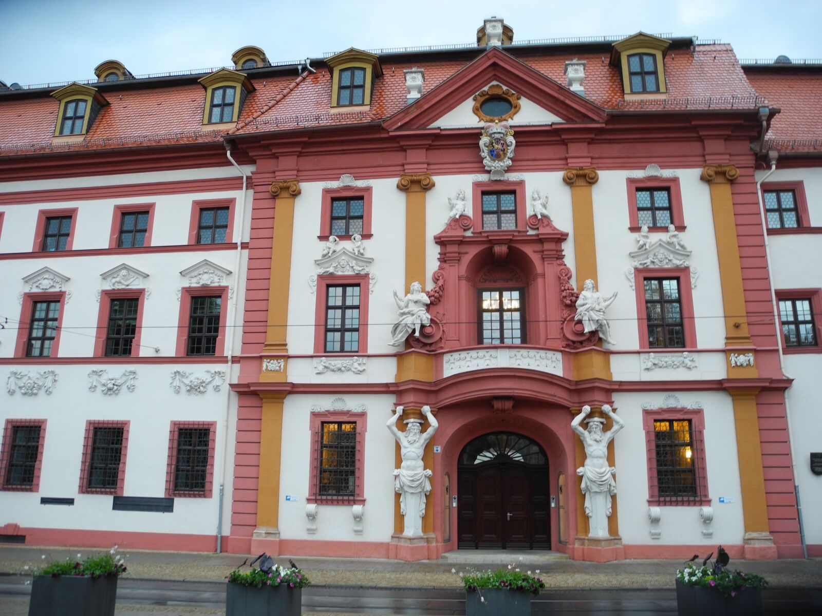 Nikon Coolpix P7000 sample photo. Erfurt, state chancellery, government photography