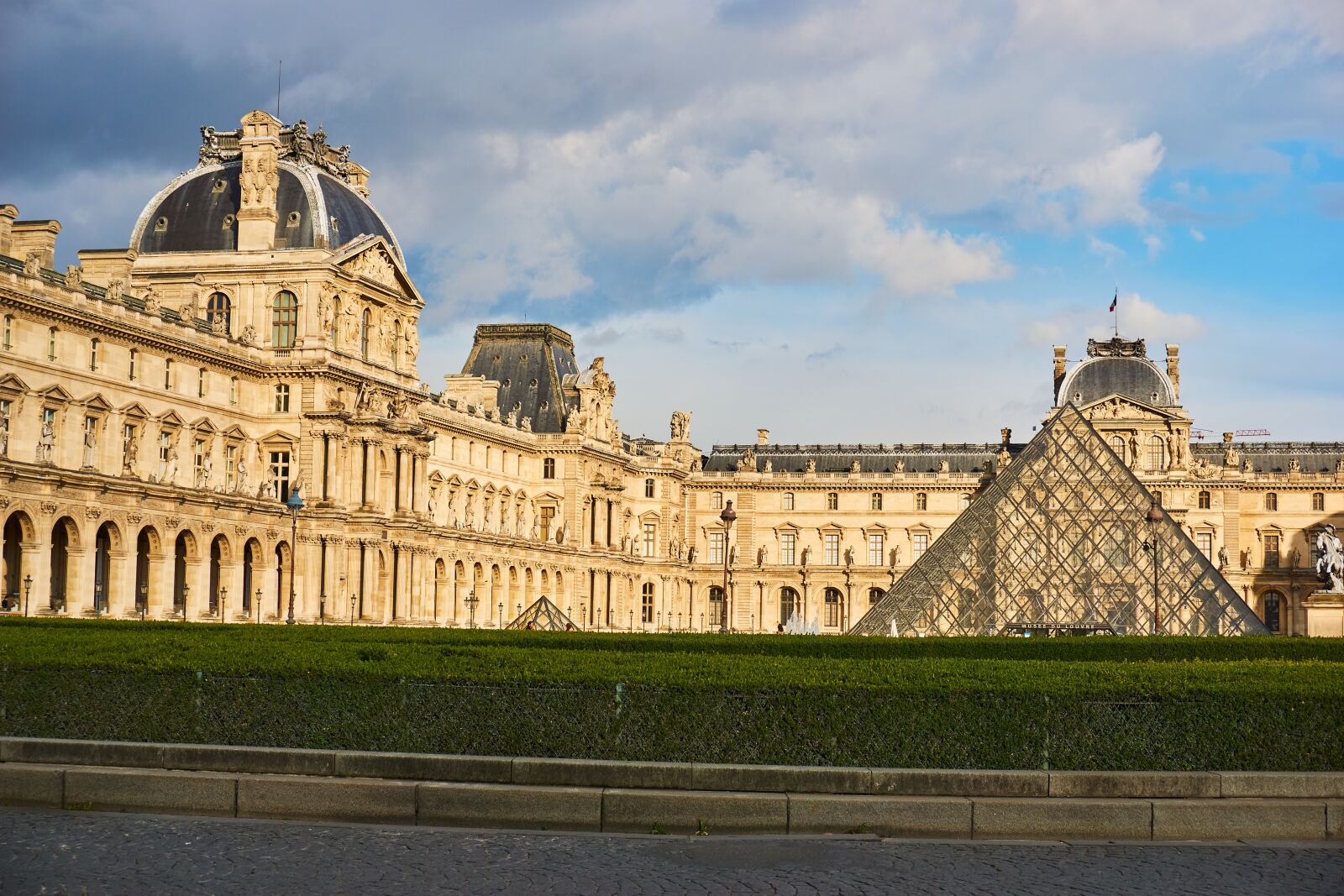 Sony a6000 sample photo. Louvre, paris, statue photography