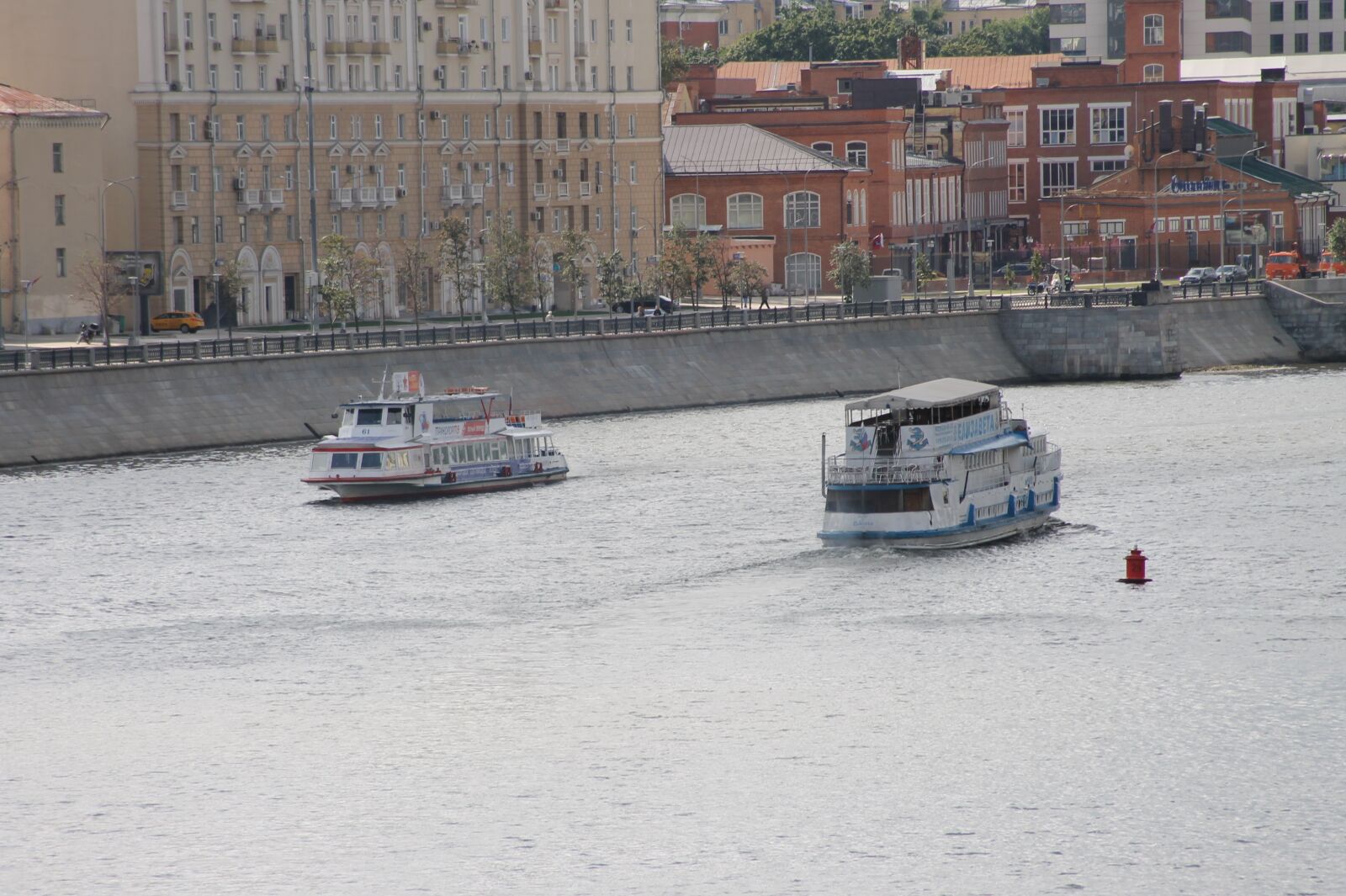 Canon EOS 1100D (EOS Rebel T3 / EOS Kiss X50) sample photo. Moscow, water, ship photography