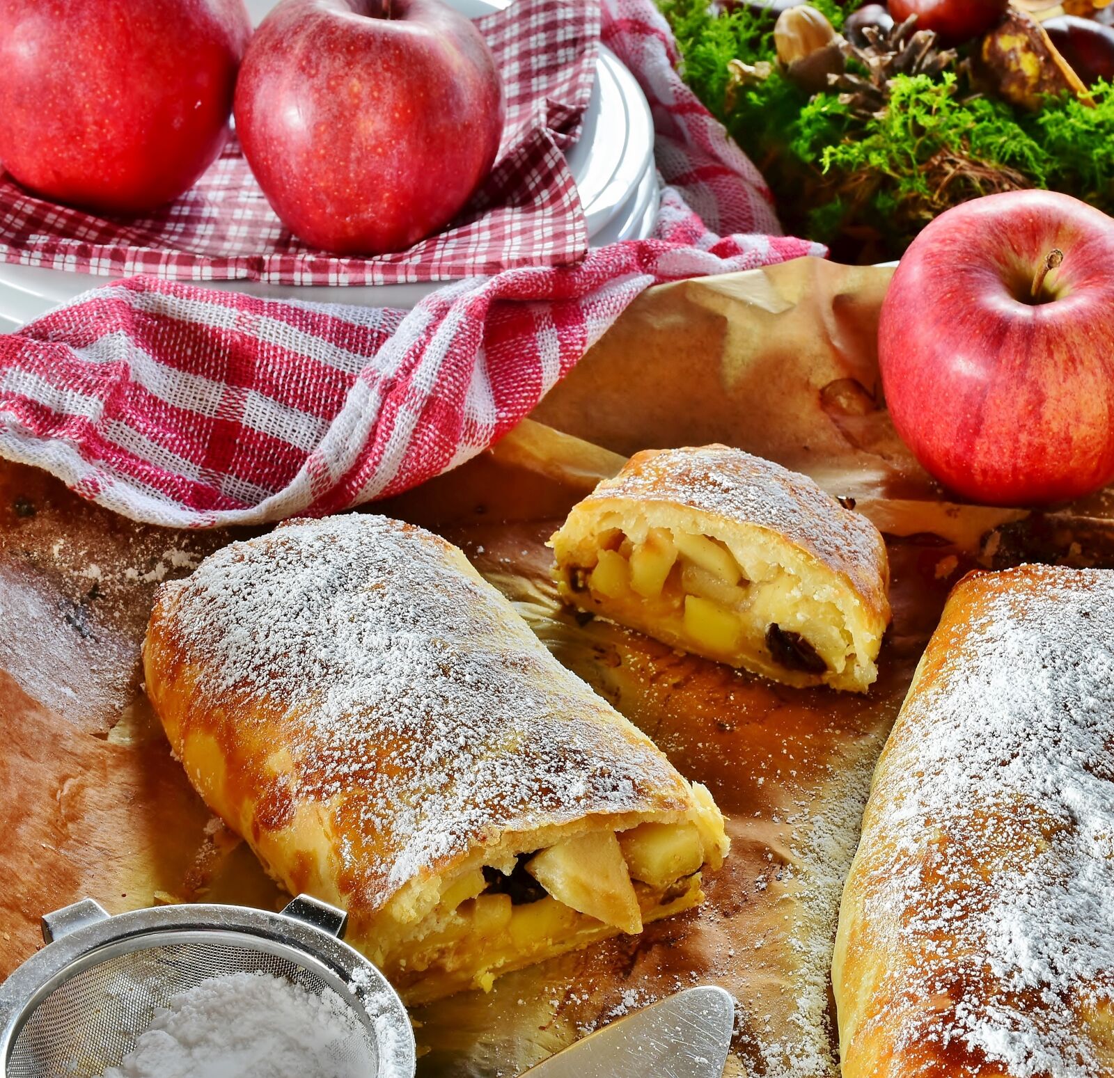 Nikon D7200 sample photo. Strudel, apple strudel, apple photography