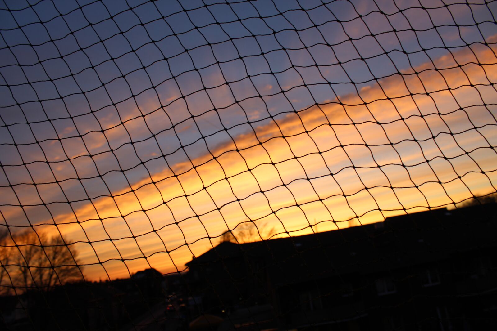 Canon EOS 1200D (EOS Rebel T5 / EOS Kiss X70 / EOS Hi) sample photo. Sunset, sun, clouds photography