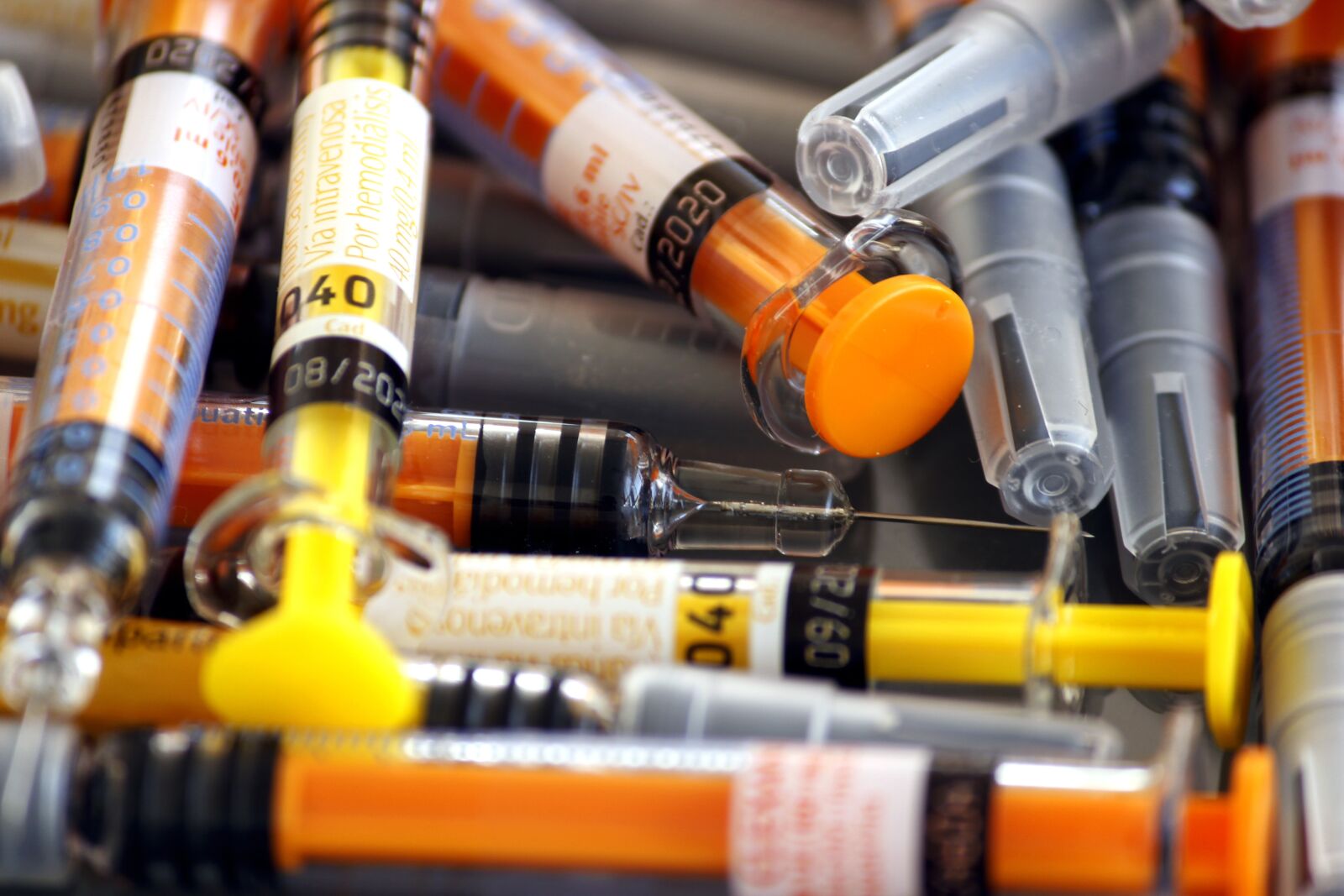 Canon EOS 600D (Rebel EOS T3i / EOS Kiss X5) sample photo. Syringes, injections, needle photography