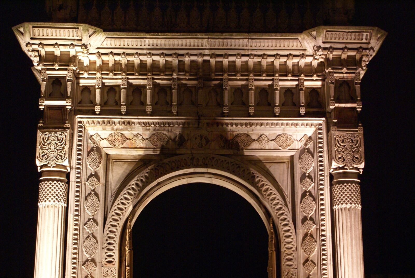 Sony Alpha DSLR-A100 sample photo. Archway, architecture, goal photography