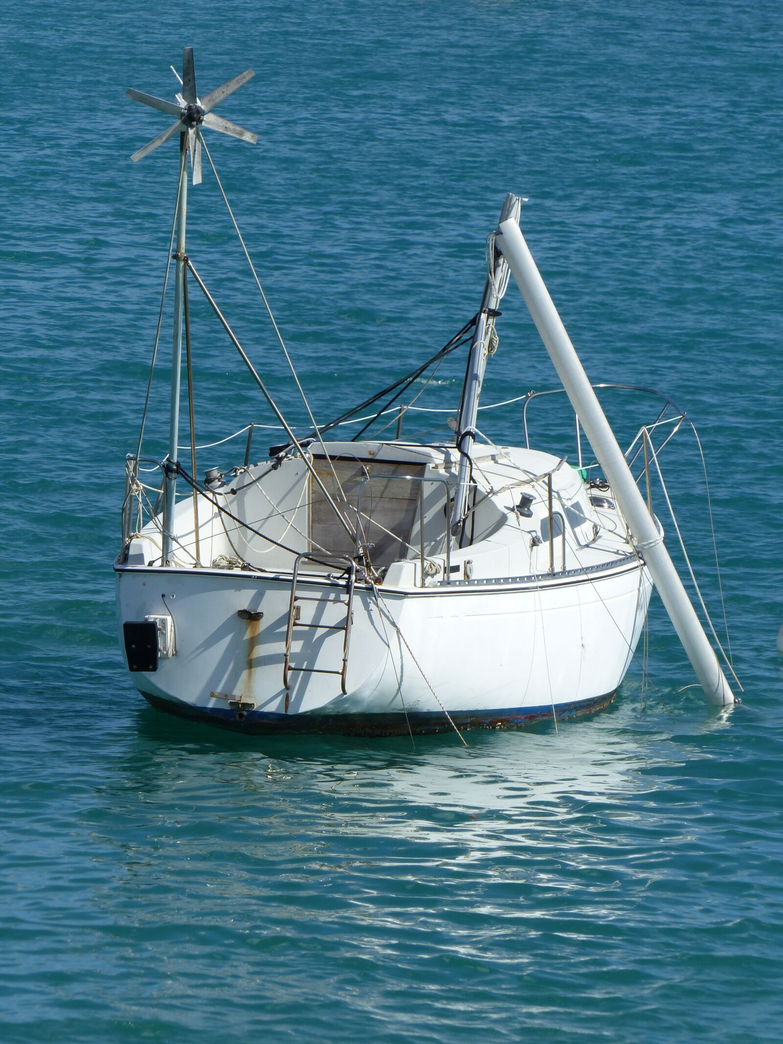 Panasonic Lumix DMC-FZ200 sample photo. Broken mast, sailboat, hurricane photography