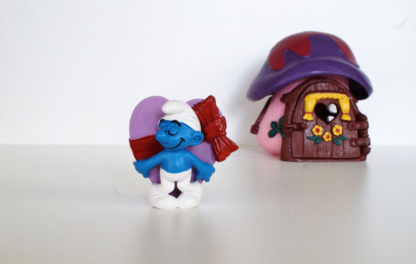 Sony DT 18-70mm F3.5-5.6 sample photo. Smurf, smurfs, figure photography