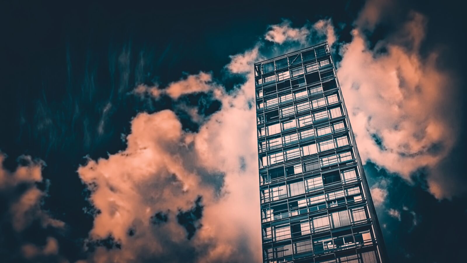 Canon EOS 100D (EOS Rebel SL1 / EOS Kiss X7) sample photo. Tower, city, cityscape photography