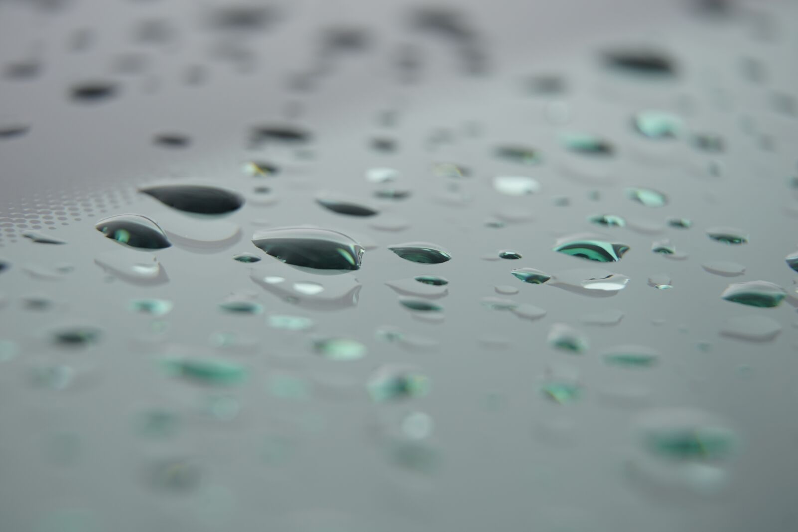 Sony a7R II + Sony E PZ 18-105mm F4 G OSS sample photo. Raindrops, glass, surface photography