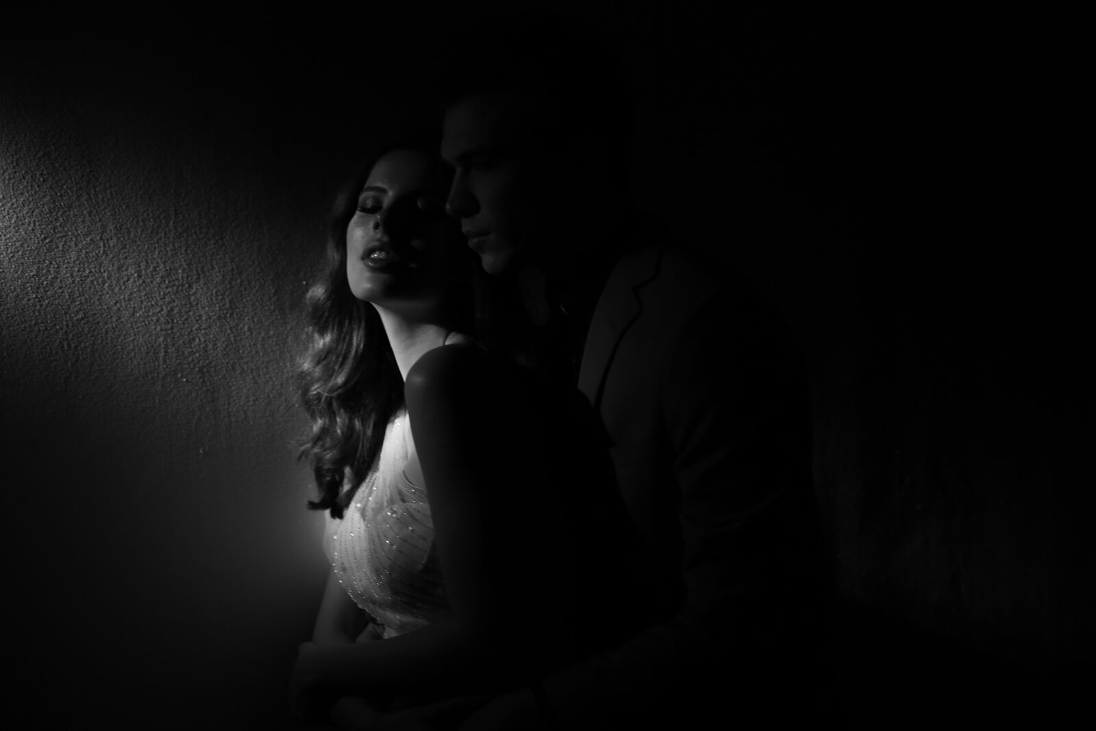 Canon EF 50mm F1.4 USM sample photo. Young woman, lover, shadow photography