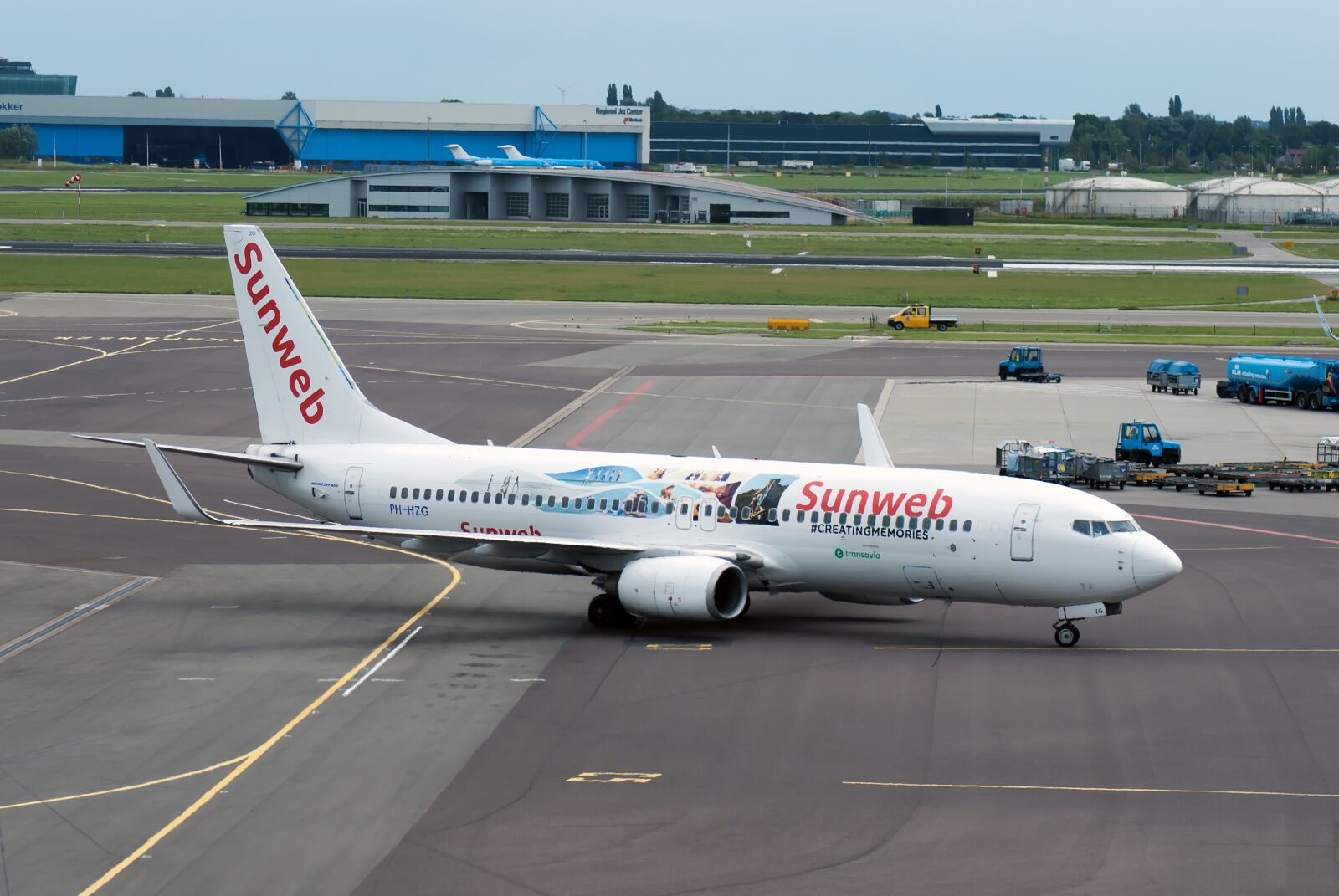 Nikon D3000 sample photo. Plane, runway, airline photography