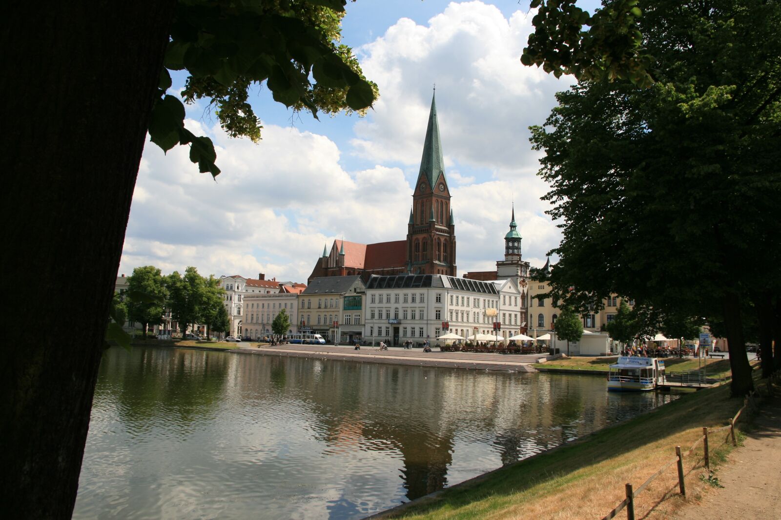 Canon EOS 400D (EOS Digital Rebel XTi / EOS Kiss Digital X) sample photo. Schwerin, dom, st photography