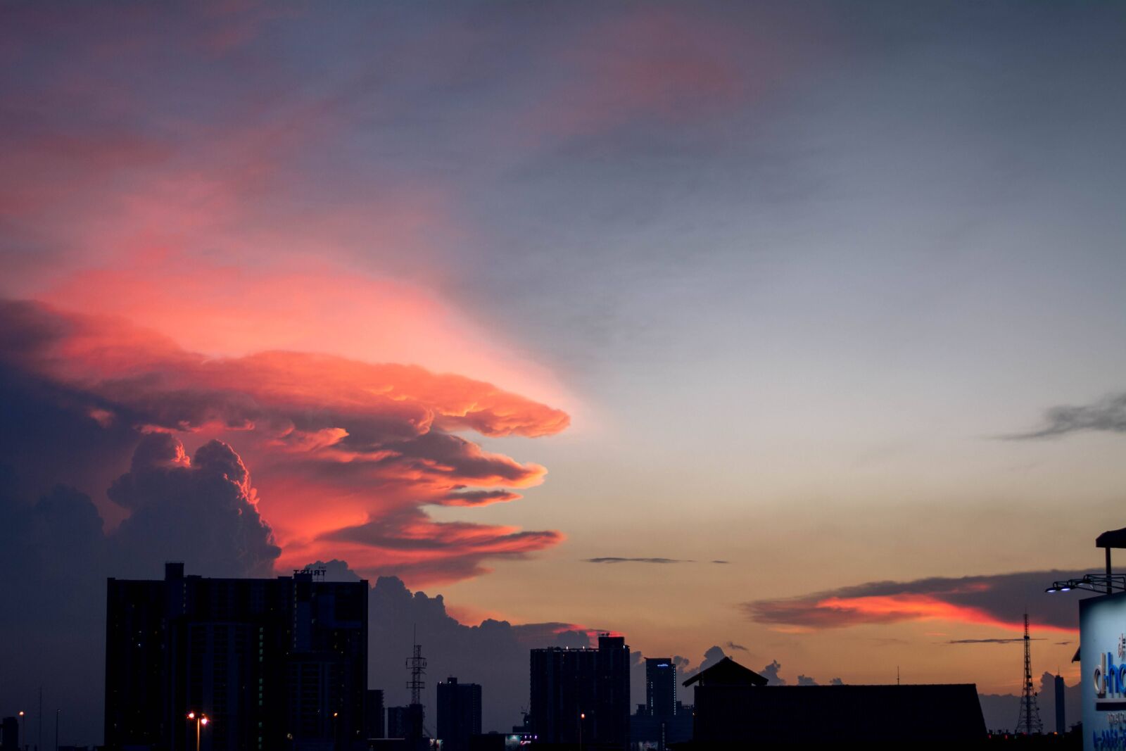 Nikon D5200 sample photo. Sky, building, city photography