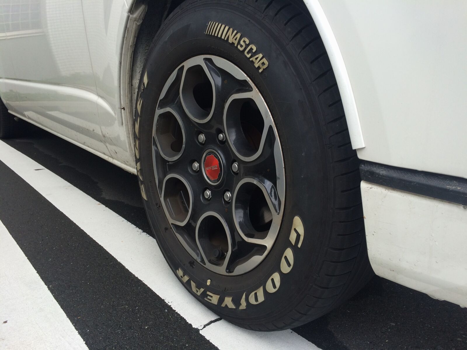 iPhone 5s back camera 4.15mm f/2.2 sample photo. Wheel, car, tire photography