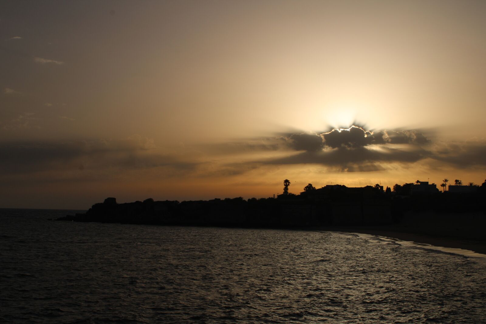 Canon EOS 2000D (EOS Rebel T7 / EOS Kiss X90 / EOS 1500D) sample photo. Beach, the wall, andalusia photography