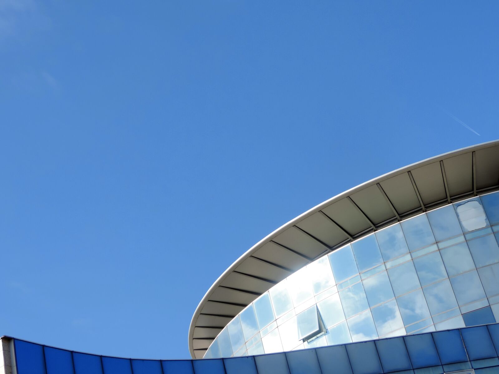 Nikon Coolpix P520 sample photo. Blue, blue sky, perspective photography