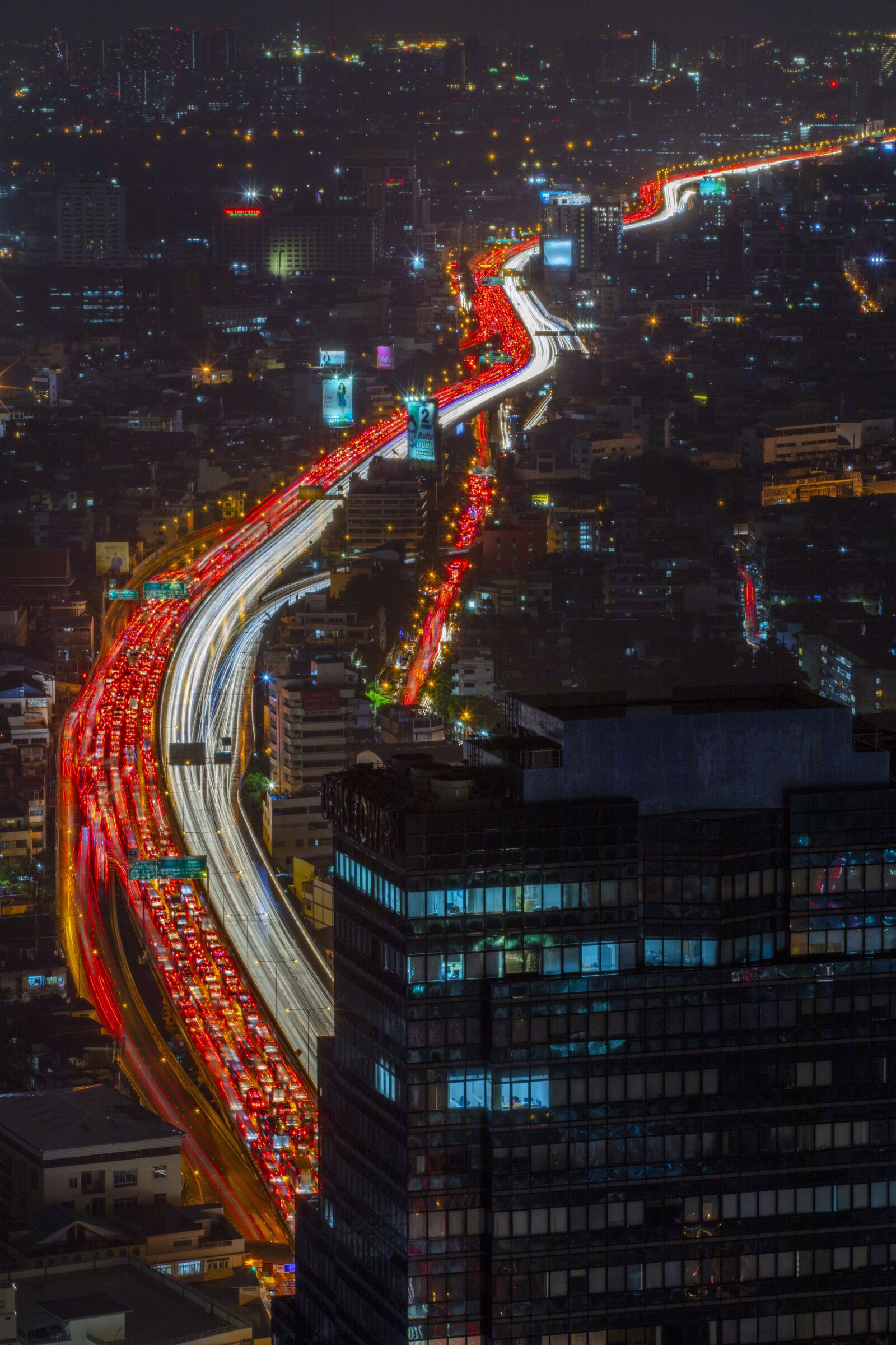 Canon EOS 5DS R + Canon EF 70-200mm F2.8L IS II USM sample photo. Traffic, earth hour, environment photography