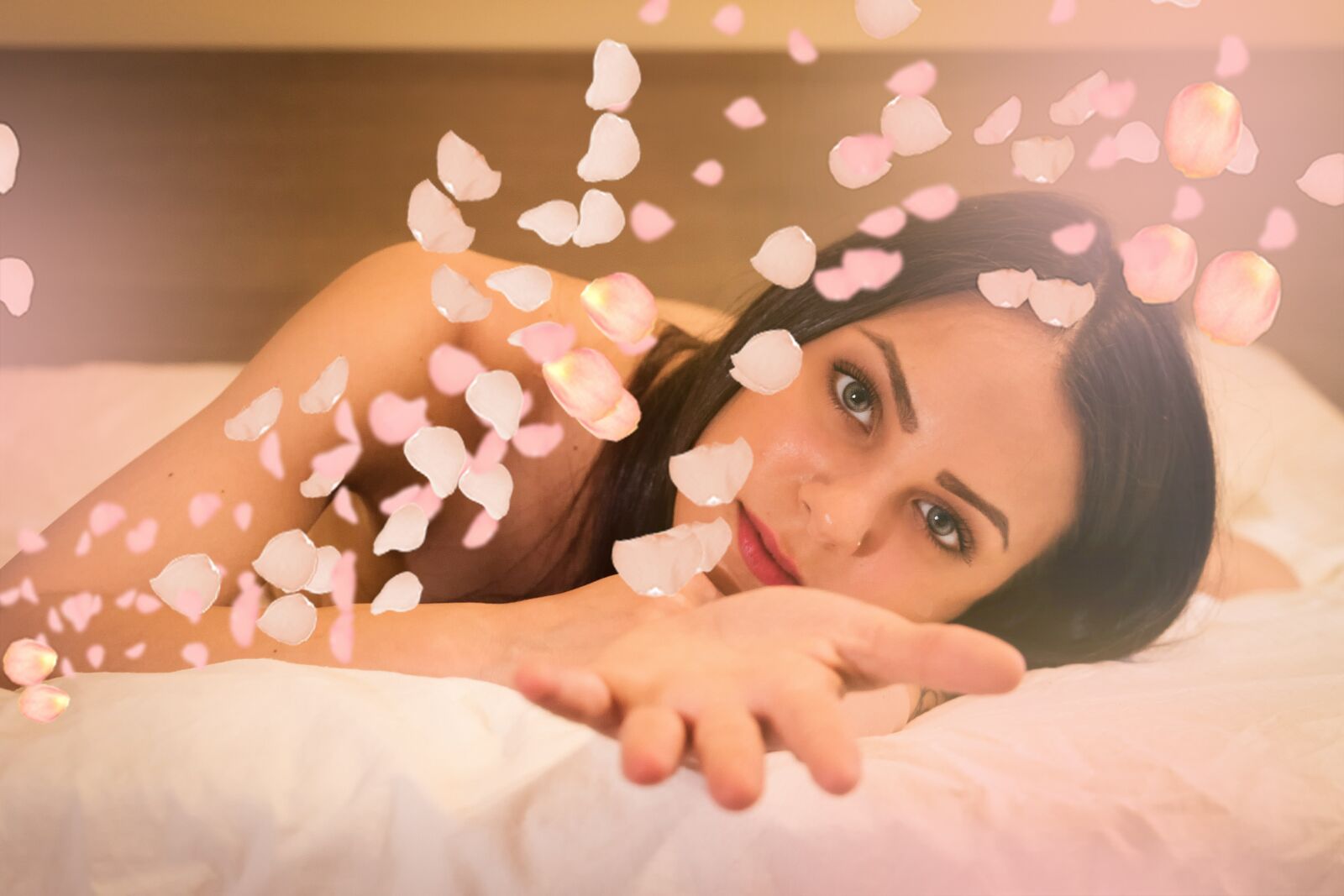 Canon EOS 7D Mark II sample photo. Woman, well-being, laying photography