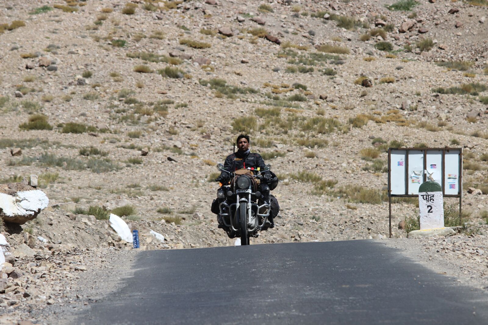 Canon EOS 600D (Rebel EOS T3i / EOS Kiss X5) sample photo. Road, soil, travel photography