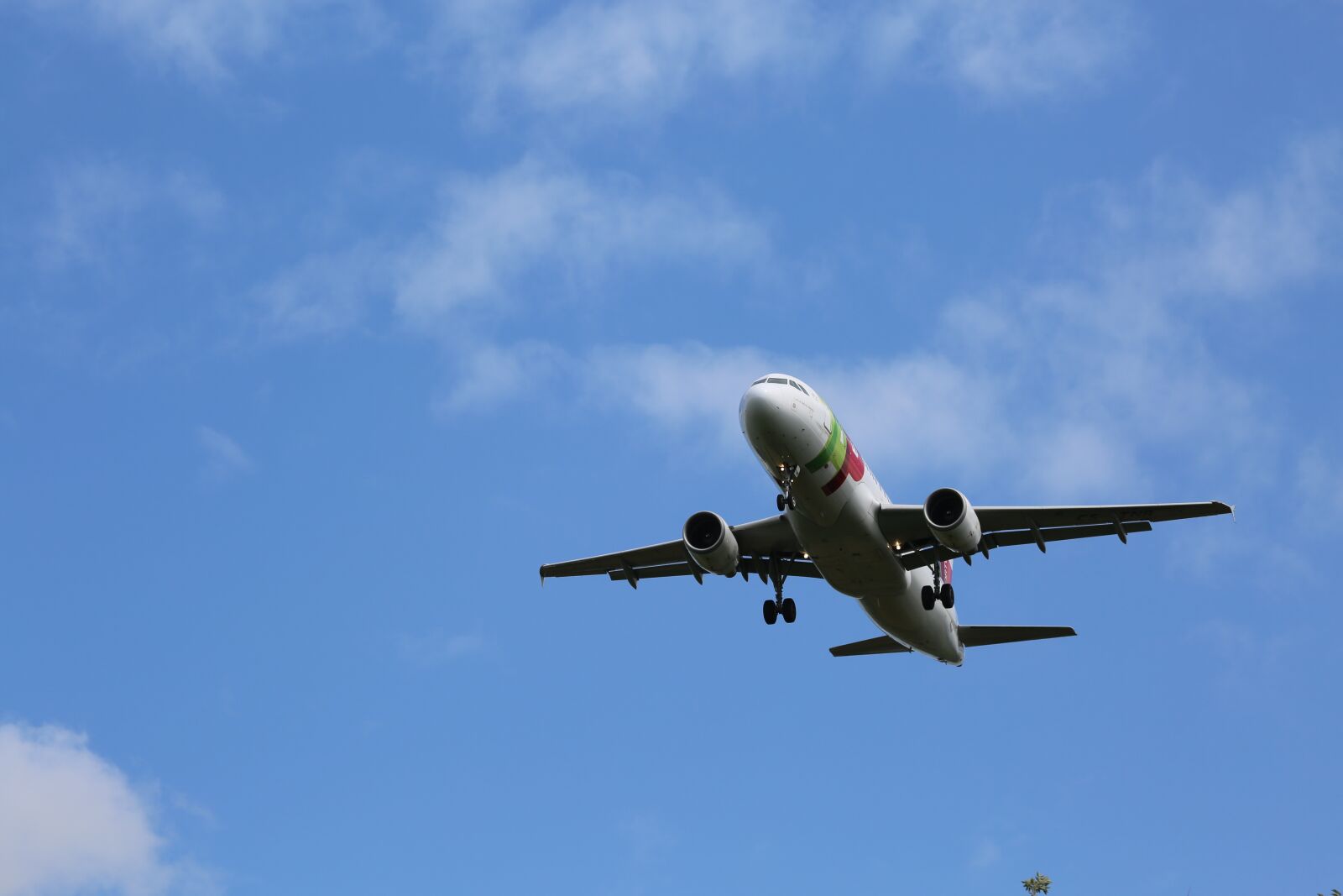 Canon EF 100-400mm F4.5-5.6L IS USM sample photo. Aircraft, flying, travel photography