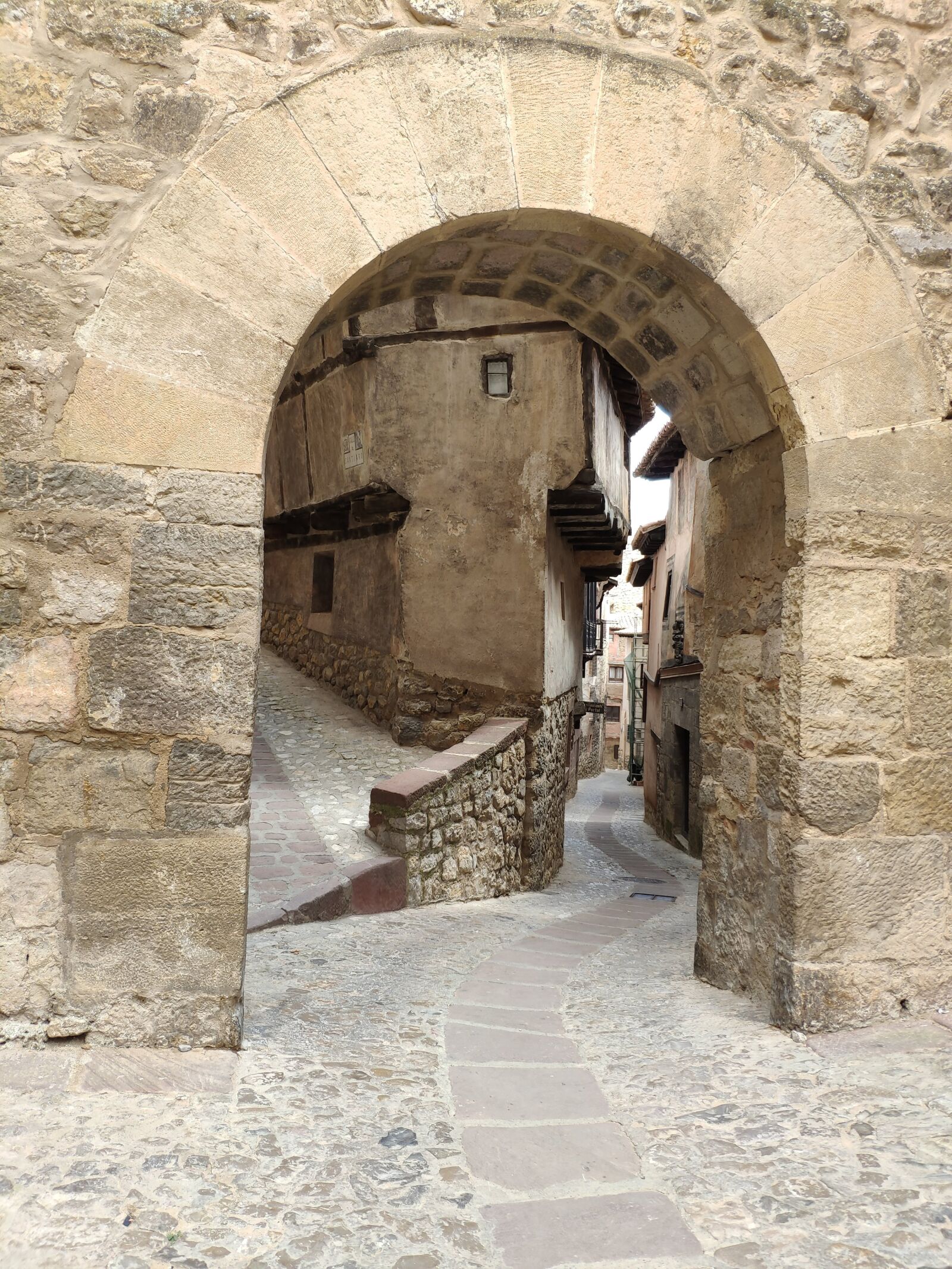 Xiaomi MI 8 sample photo. Teruel, albarracin, medieval photography