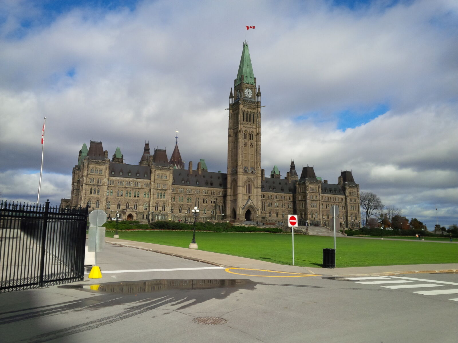 BlackBerry Z10 sample photo. Canada, ontario, ottawa, parliament photography