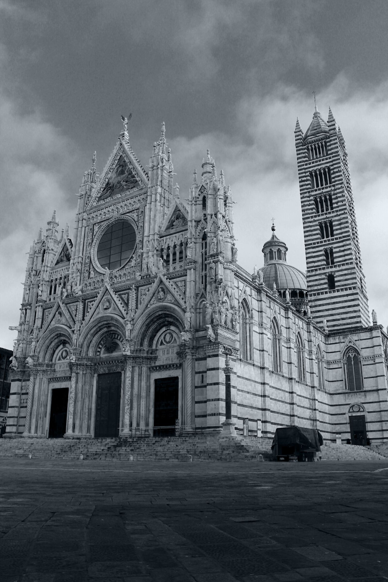 Canon EOS 600D (Rebel EOS T3i / EOS Kiss X5) sample photo. Dramatic, sky, black and photography