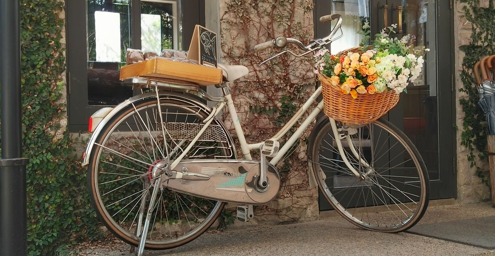 OPPO R7 Plusf sample photo. Bicycle, flowers, hotel photography