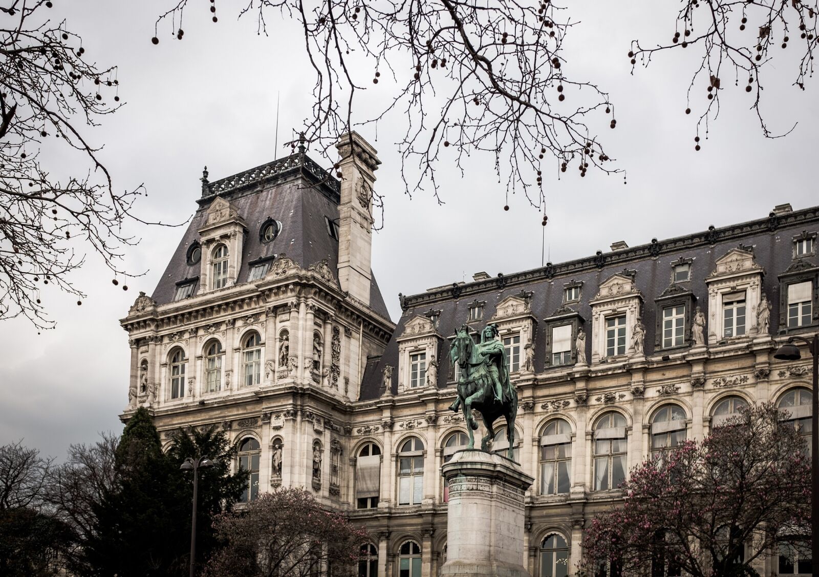 Fujifilm X100S sample photo. Hotel de ville, paris photography