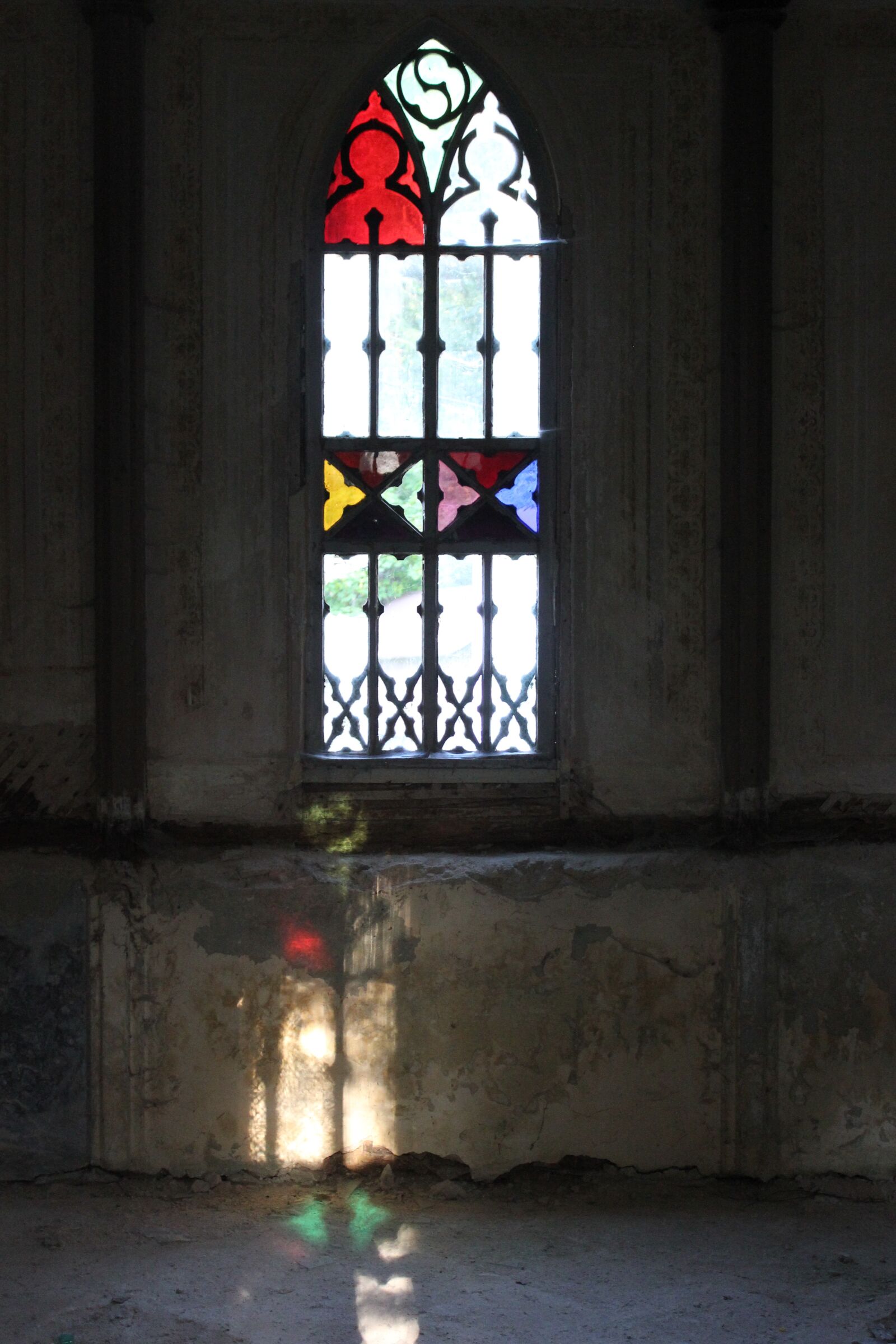 Canon EOS 550D (EOS Rebel T2i / EOS Kiss X4) sample photo. Window, light, church photography