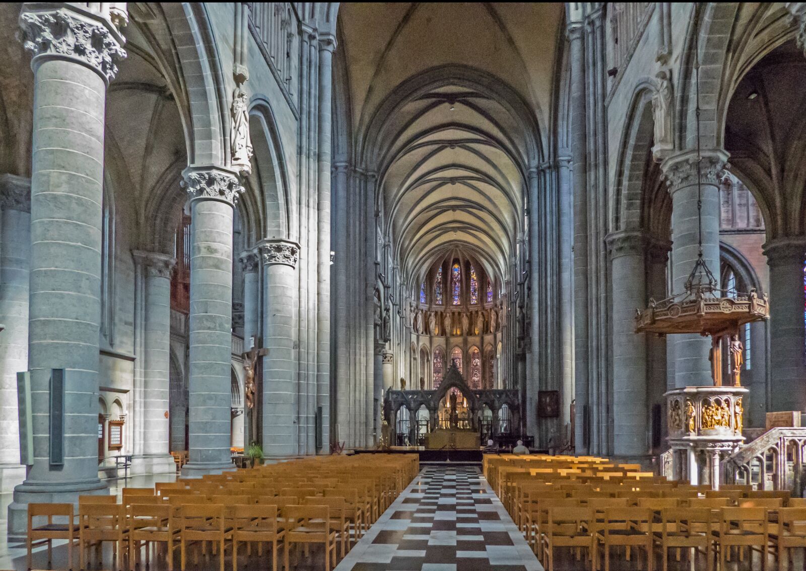 Panasonic Lumix DMC-ZS50 (Lumix DMC-TZ70) sample photo. Belgium, ypres, st martin's photography