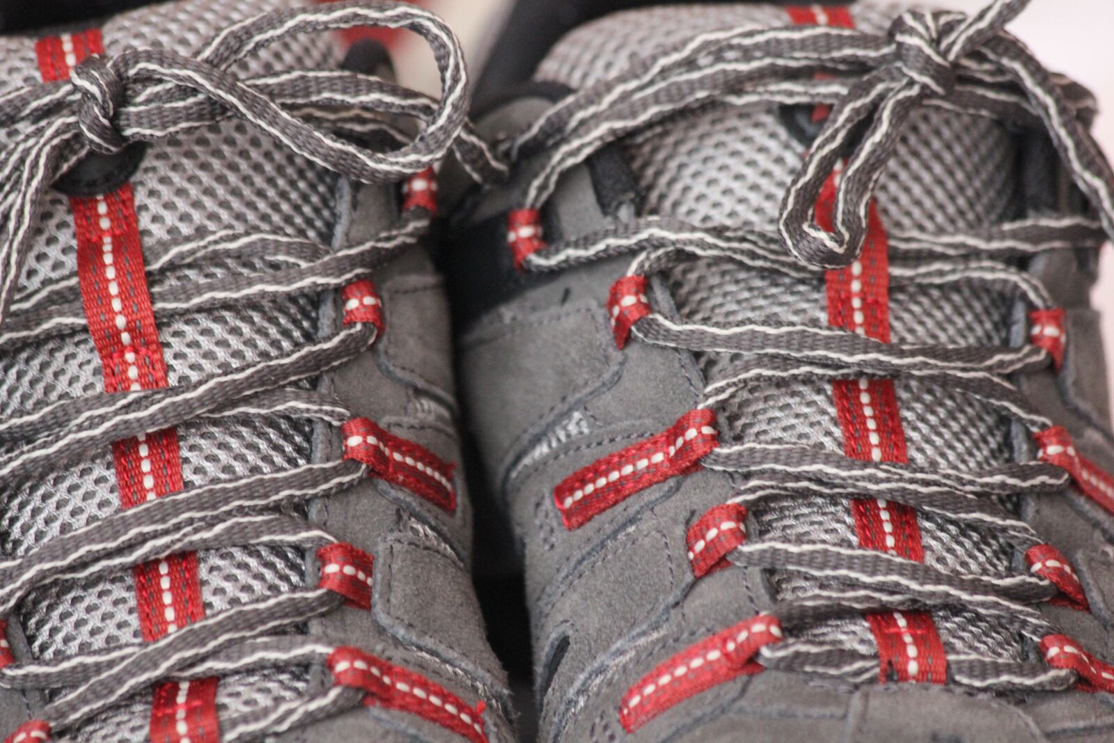 Canon EOS 550D (EOS Rebel T2i / EOS Kiss X4) sample photo. Boots, laces, sneakers photography