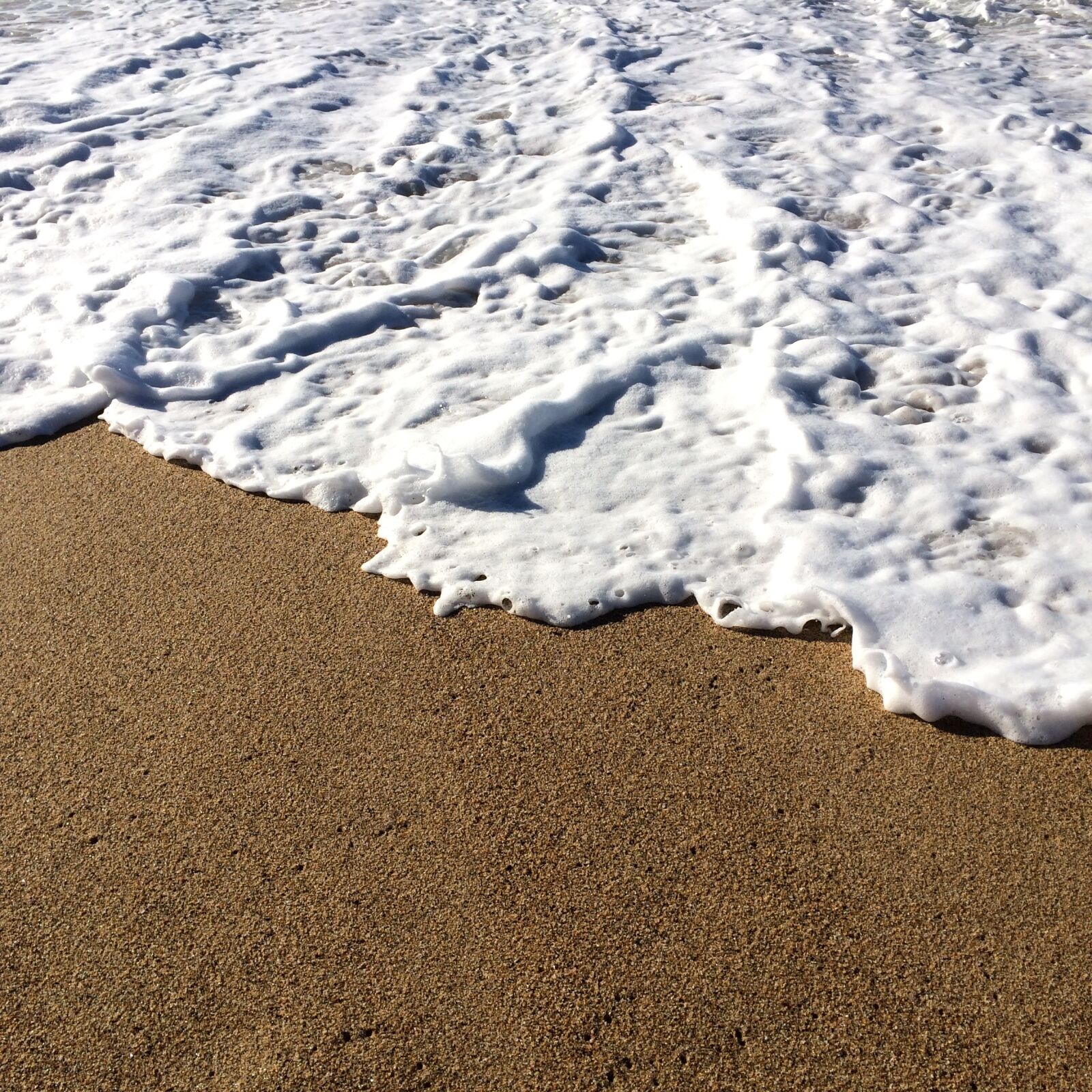 iPhone 5s back camera 4.15mm f/2.2 sample photo. Waves, sand, beach photography