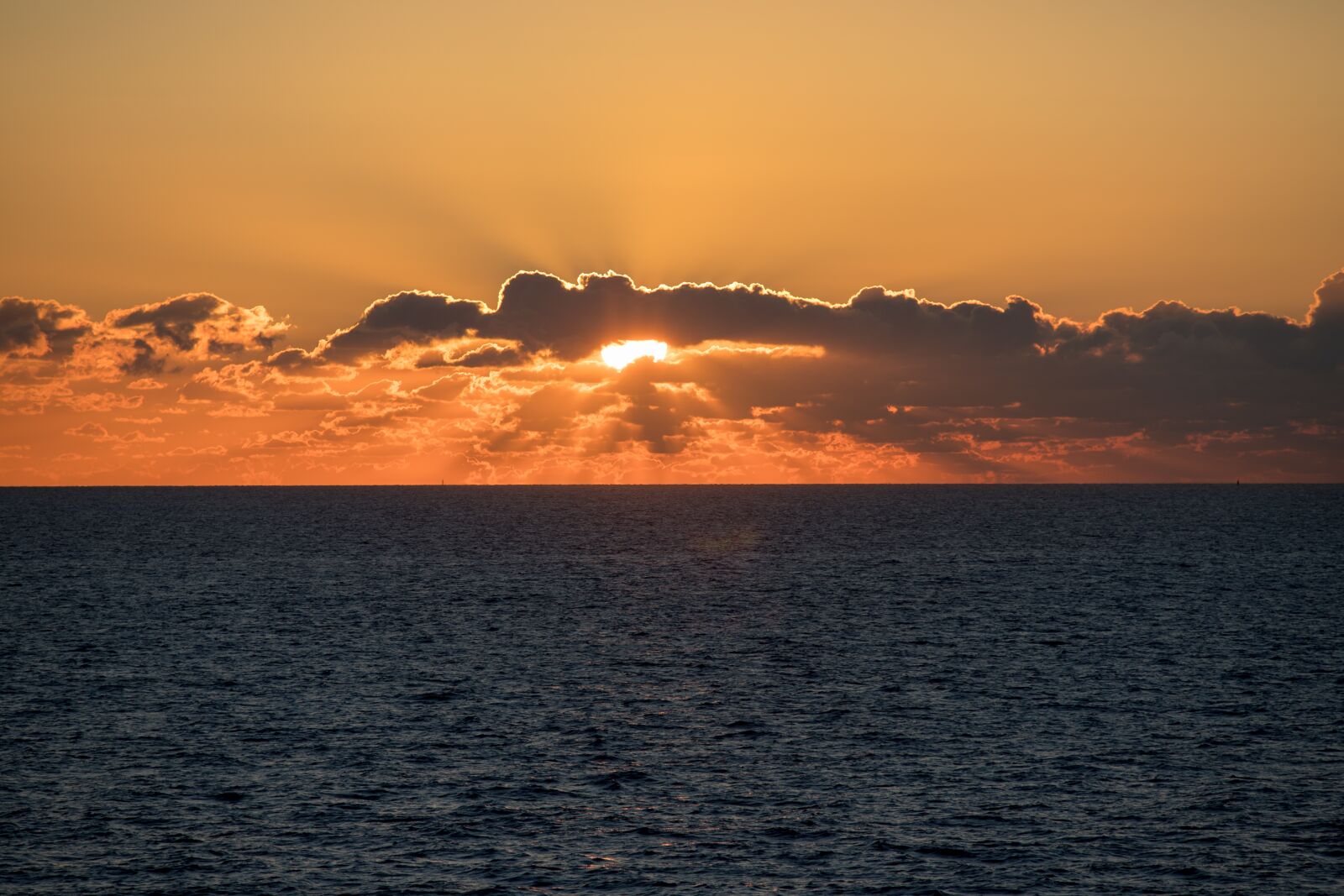 Canon EOS 6D Mark II sample photo. Sunrise, sea, clouds photography