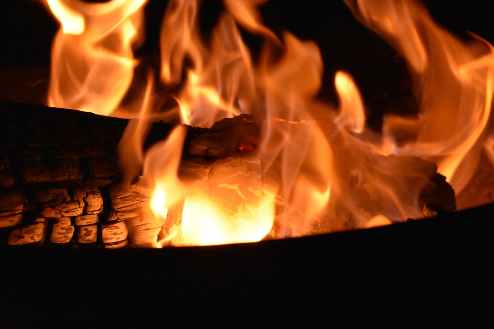 Nikon D3400 sample photo. Bonfire, campfire, fire photography