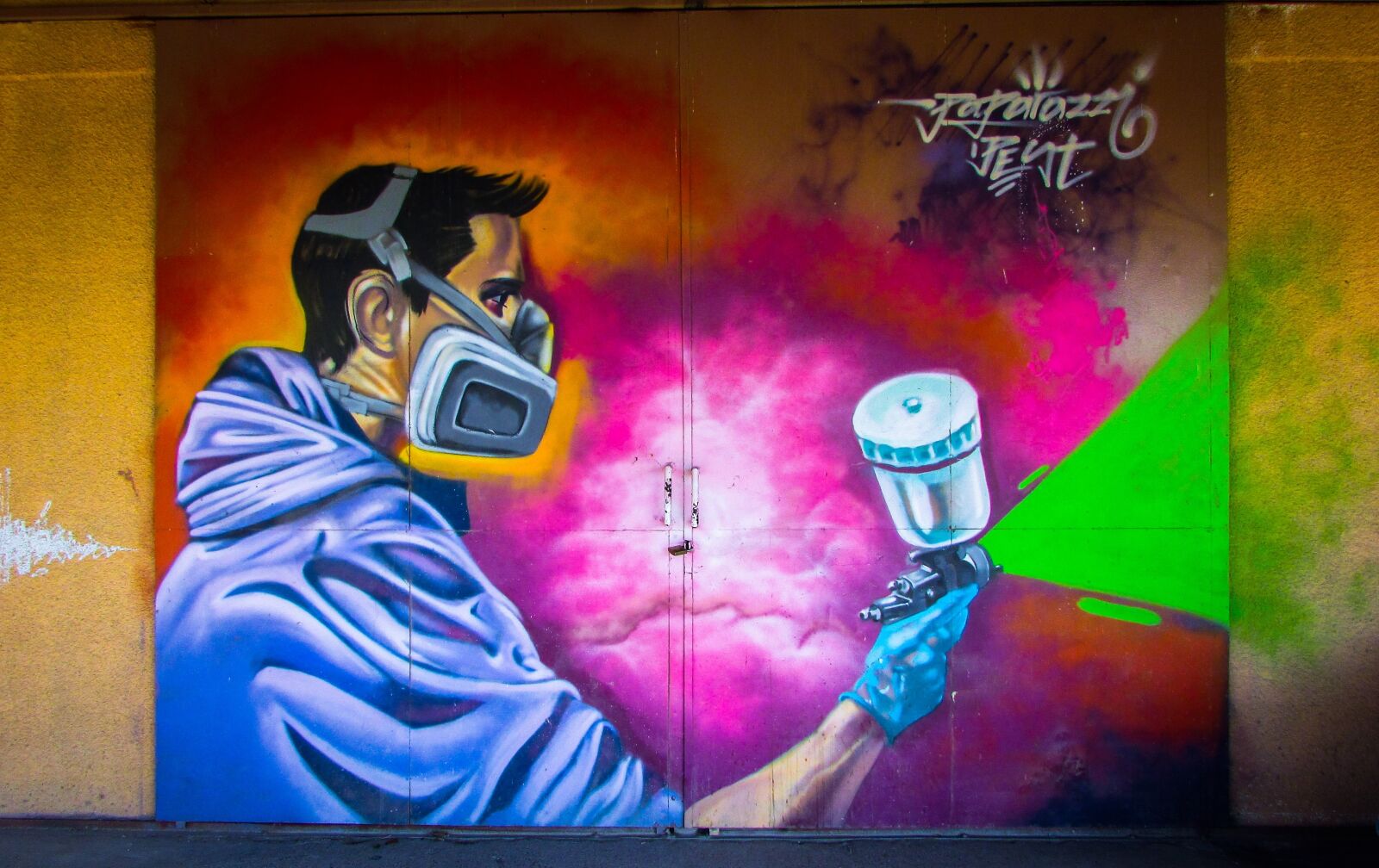 Canon PowerShot SX400 IS sample photo. Graffiti, colorful, door photography