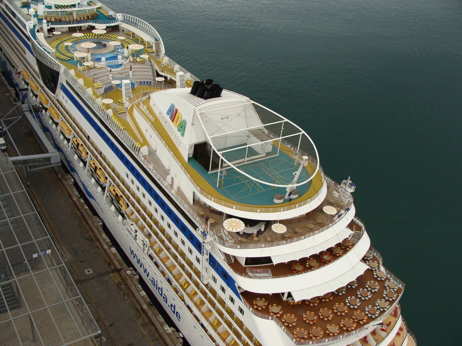 Sony Cyber-shot DSC-H10 sample photo. Cruiser, travel, ship photography