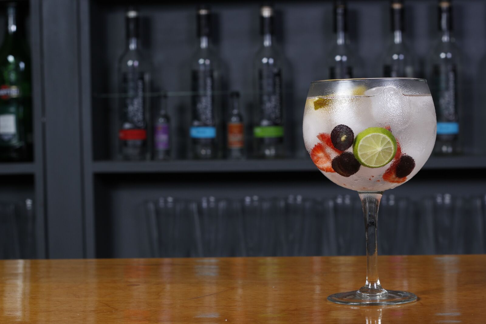 Canon EOS 60D + Canon EF 50mm F1.8 II sample photo. Drink, bar, daikiri photography