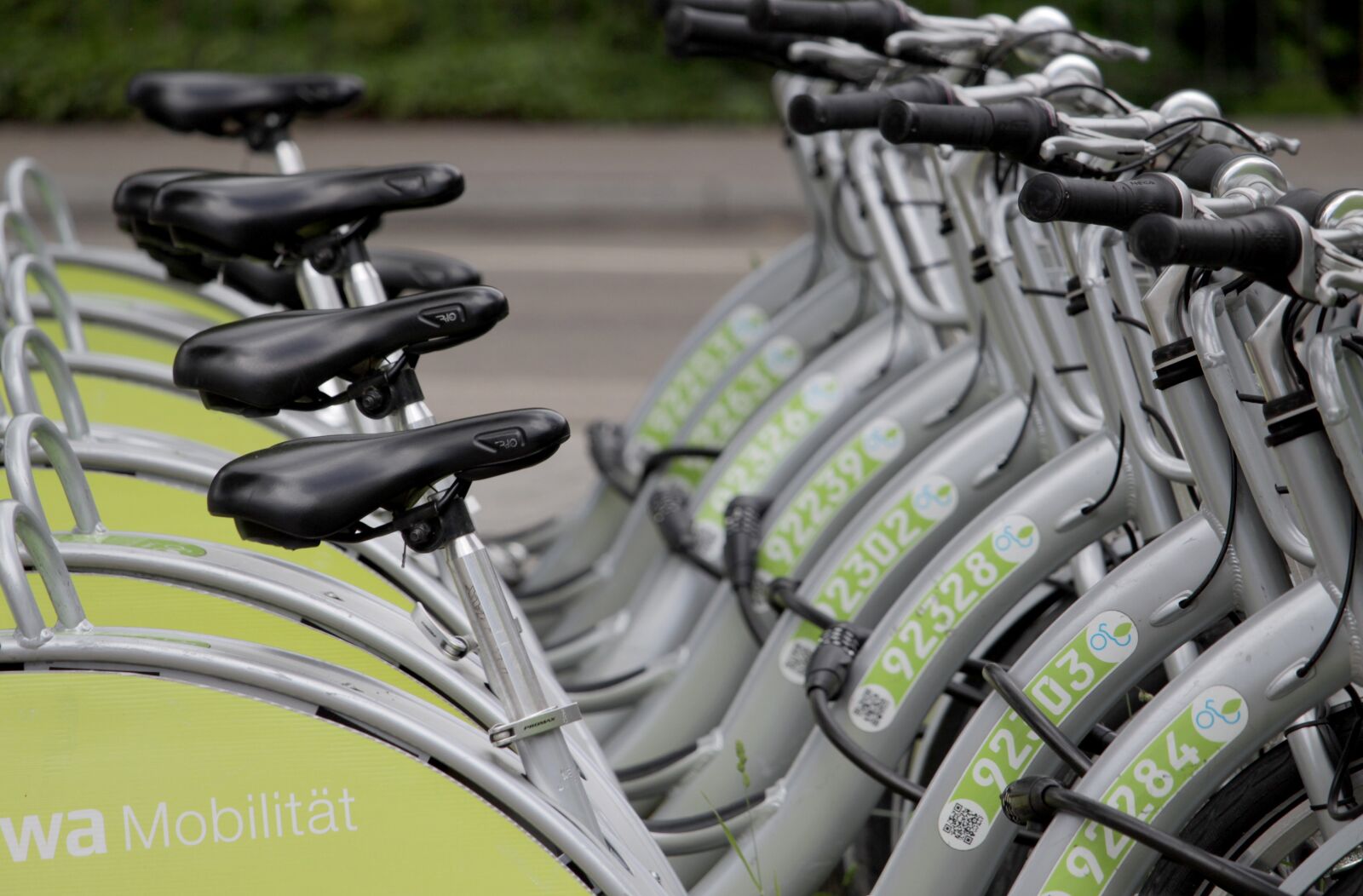 Canon EF-S 55-250mm F4-5.6 IS STM sample photo. Bicycles, bike park place photography