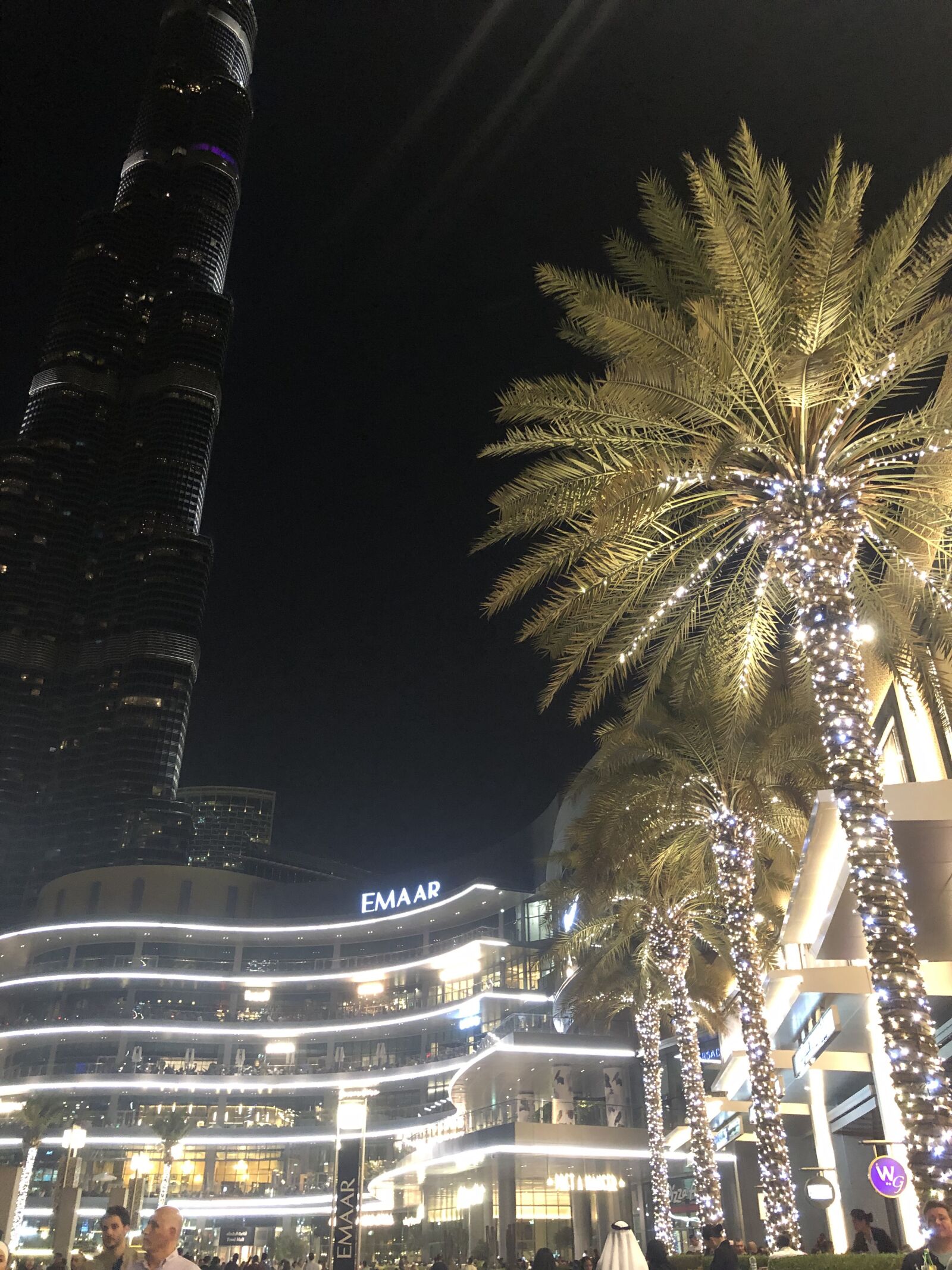 iPhone X back dual camera 4mm f/1.8 sample photo. Dubai, mall, architecture photography