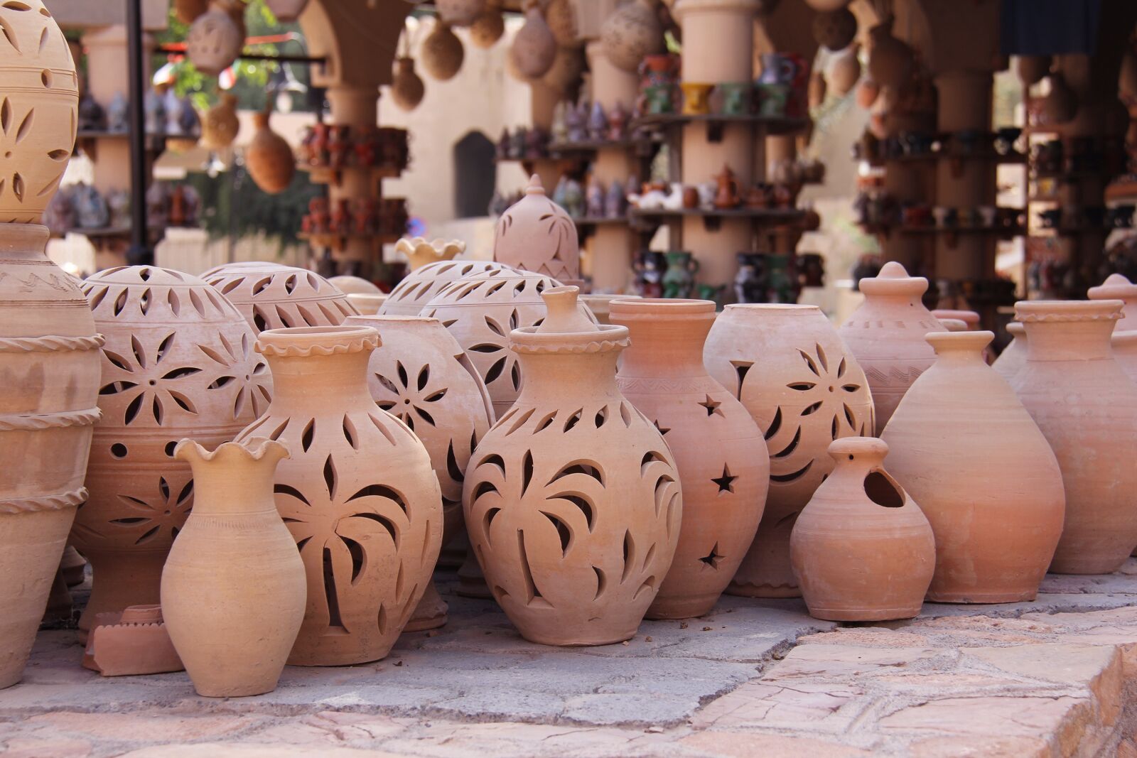 Canon EF-S 18-200mm F3.5-5.6 IS sample photo. Pottery, souvenir, traditional photography