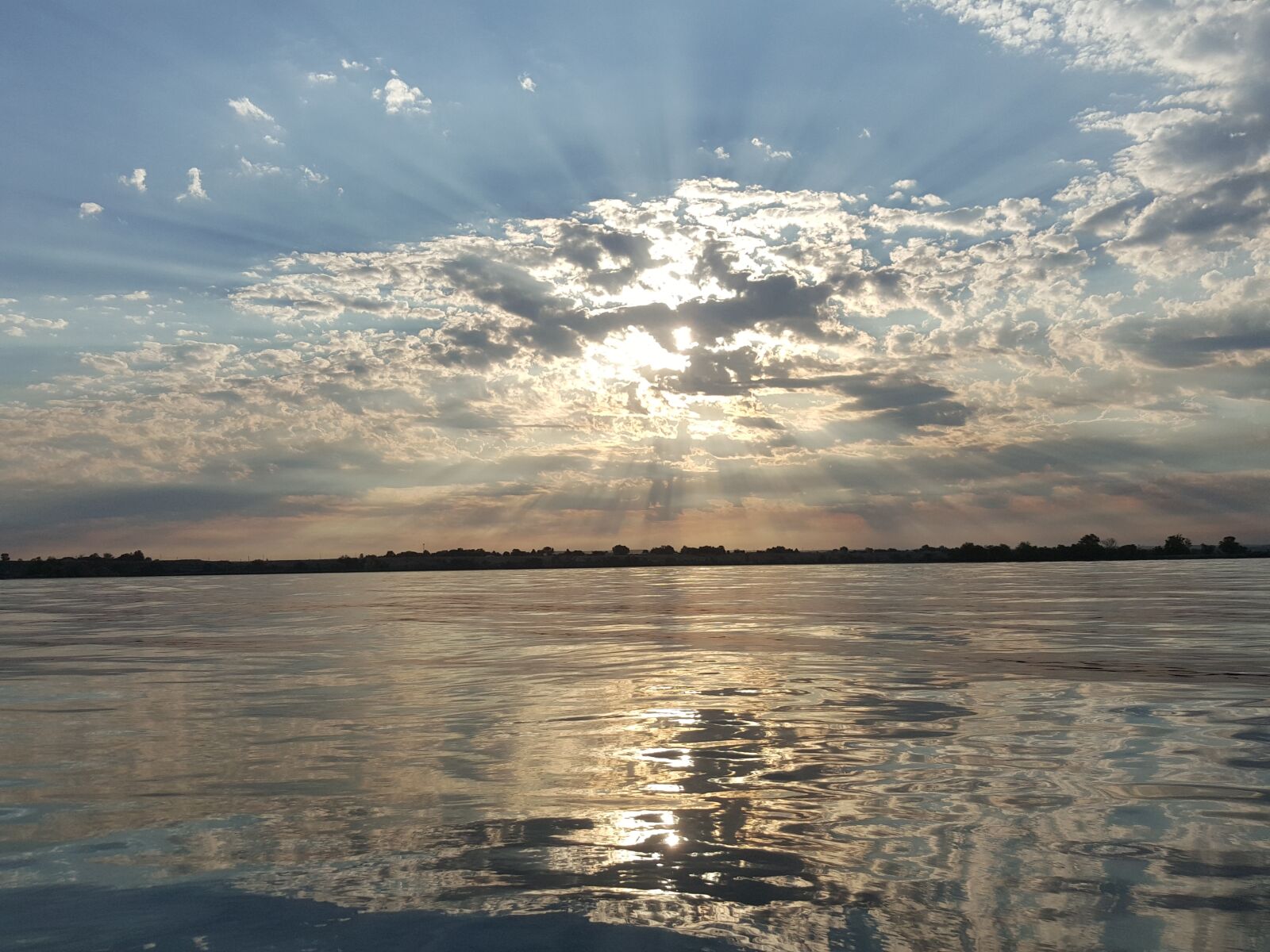 Samsung Galaxy Note5 sample photo. Sunrise, boating, shore photography