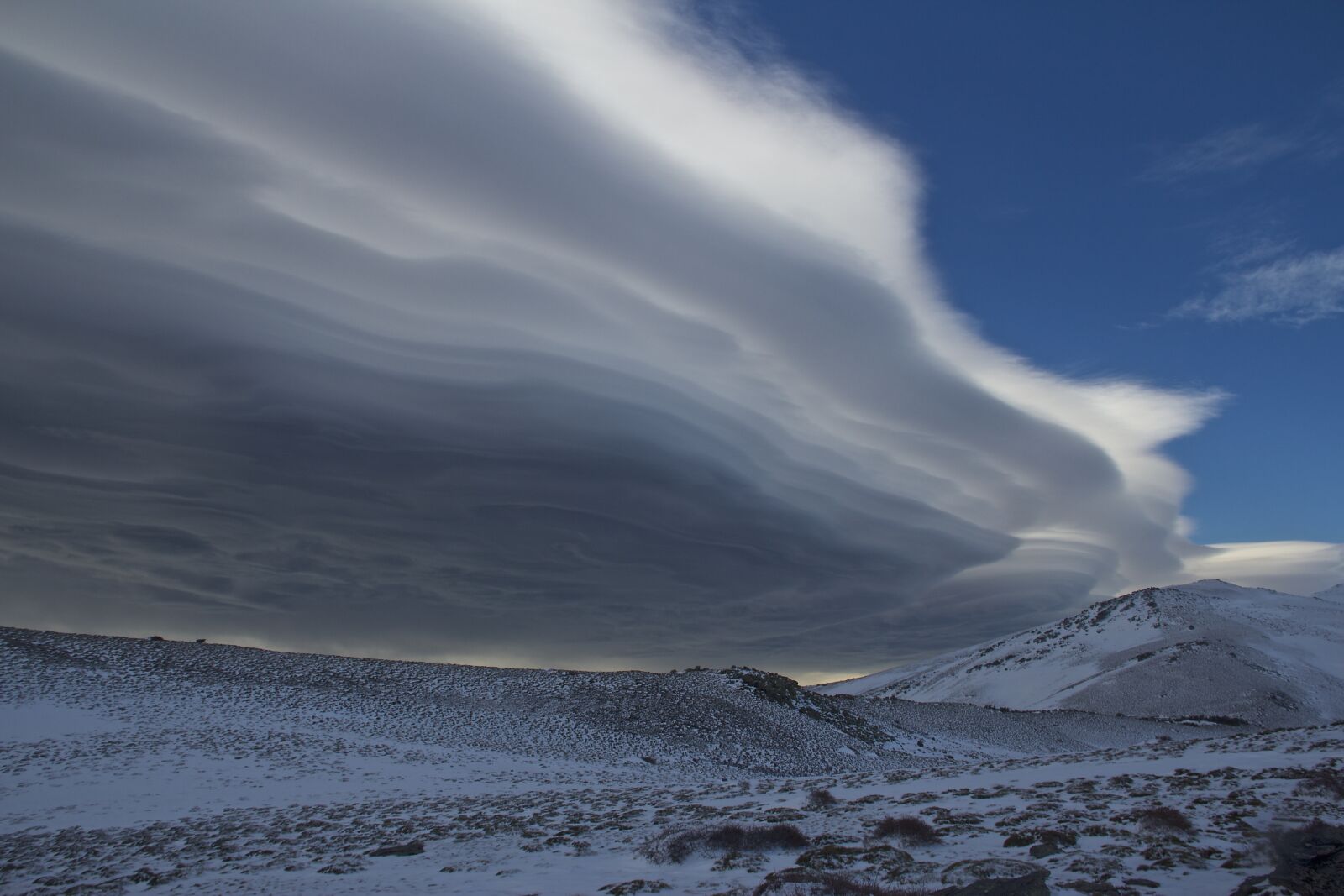 Canon EOS 550D (EOS Rebel T2i / EOS Kiss X4) sample photo. Clouds, sierra nevada, snow photography