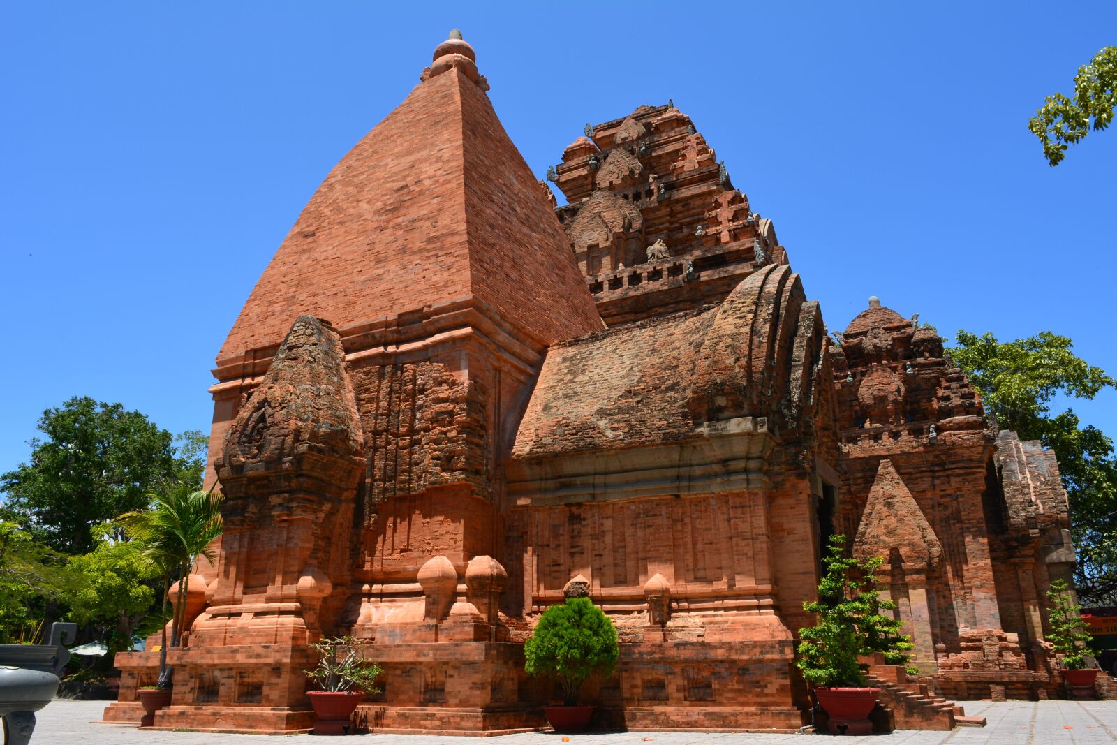 Nikon D5200 sample photo. Cham, po nagar, temple photography