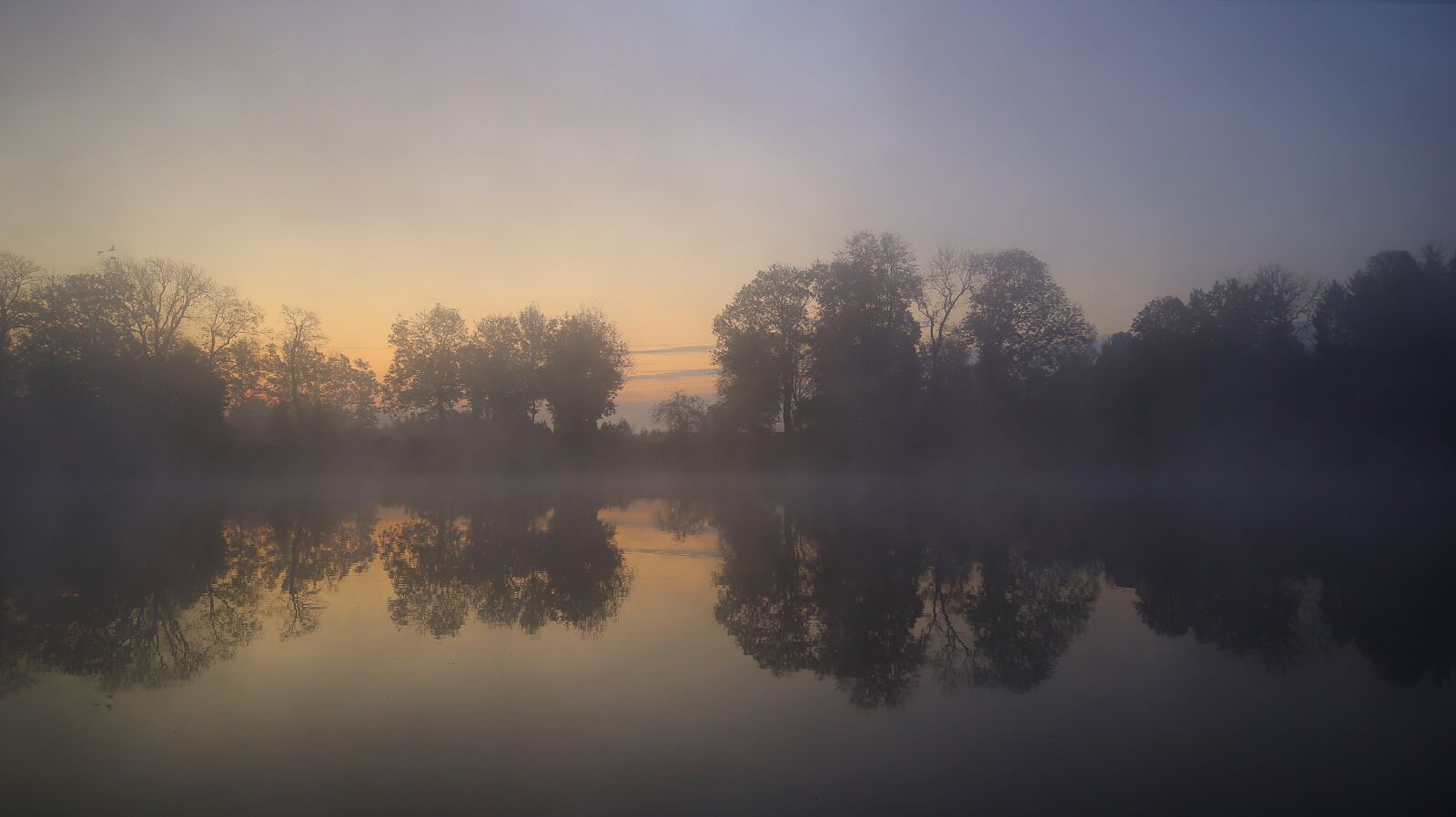 Canon EF-M 15-45mm F3.5-6.3 IS STM sample photo. Fog, water, morgenstimmung photography