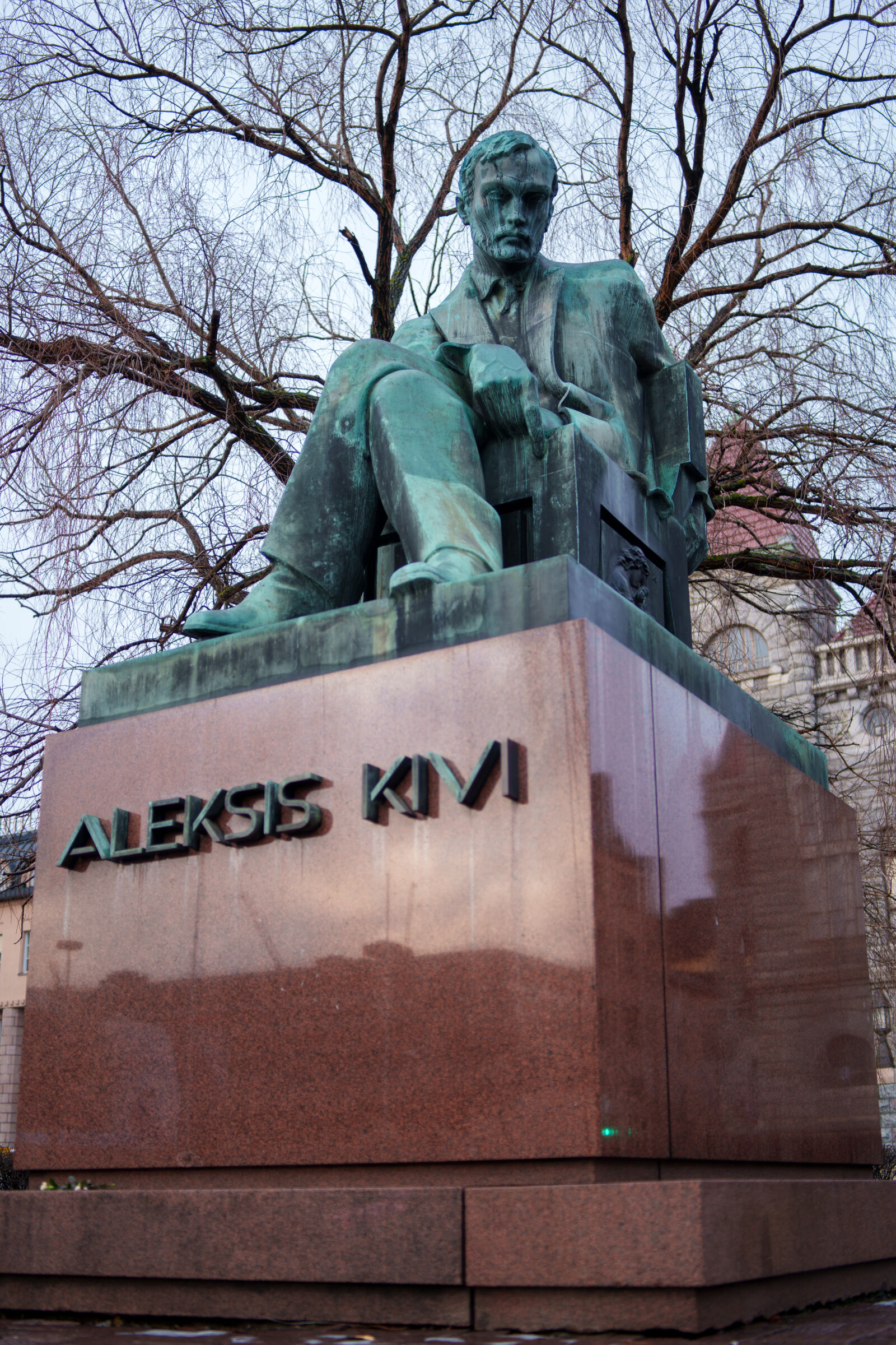 Samyang AF 35mm F1.4 P sample photo. Judgmental statue photography