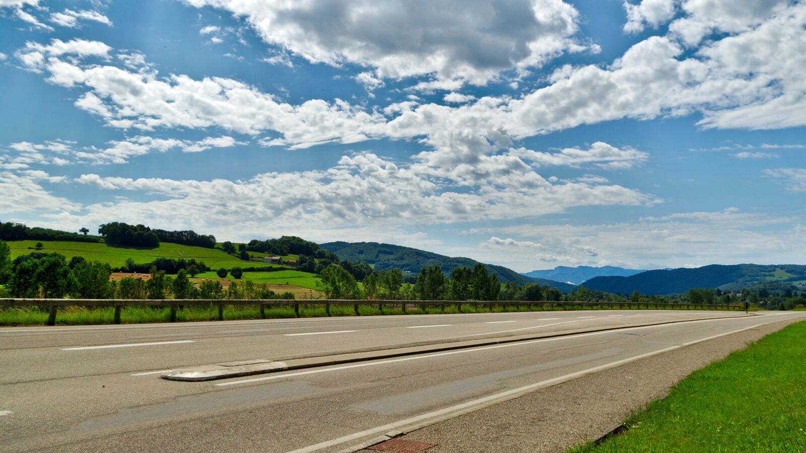 Pentax K-50 sample photo. Road, charavines, isère photography