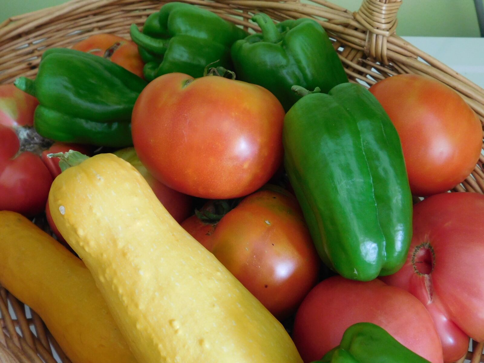 Nikon Coolpix L840 sample photo. Fresh, vegetables, garden photography