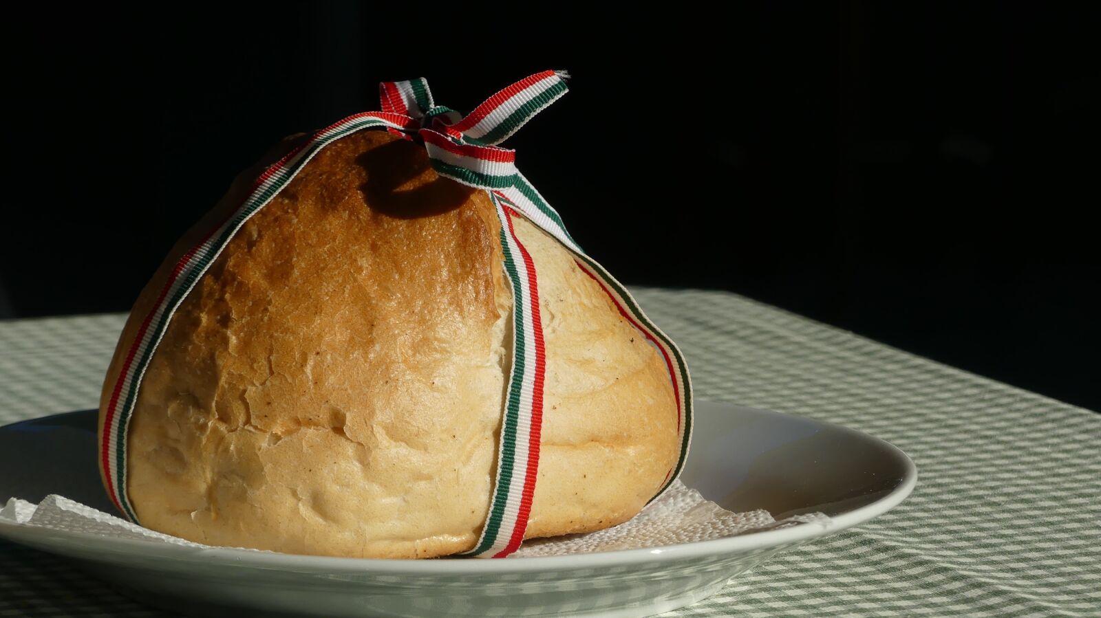 Panasonic Lumix DMC-FZ300 sample photo. Bread, holiday, celebration of photography