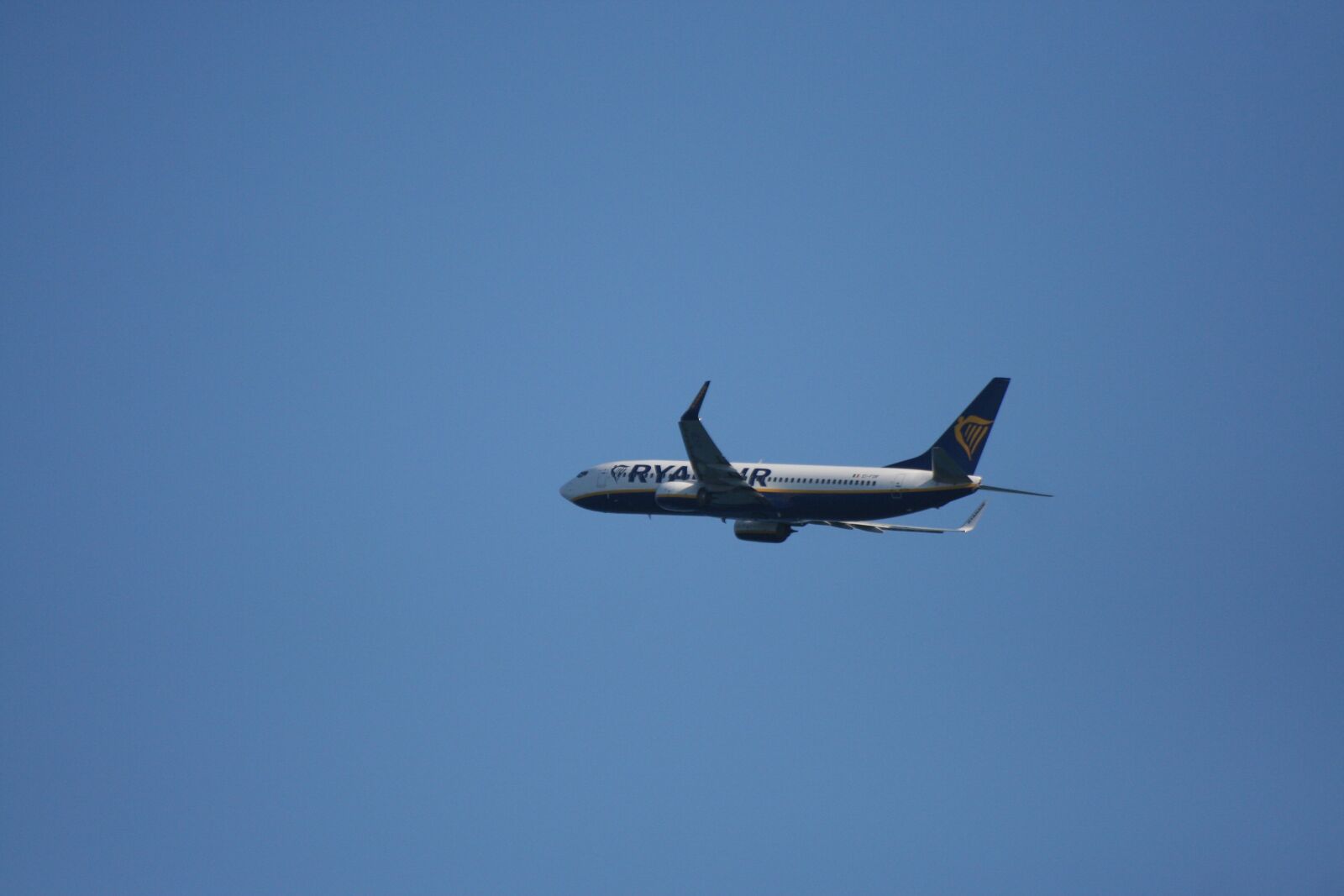 Canon EOS 350D (EOS Digital Rebel XT / EOS Kiss Digital N) sample photo. Plane, sky, flight photography